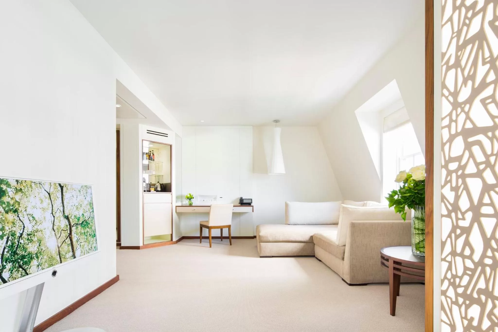 Junior City Suite in COMO Metropolitan London