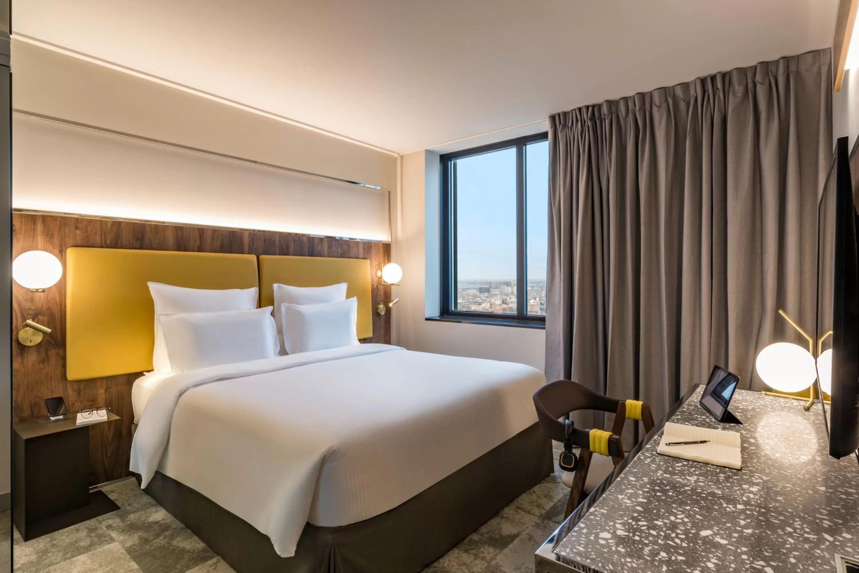 Deluxe Queen Room with Paris View in Pullman Paris Montparnasse