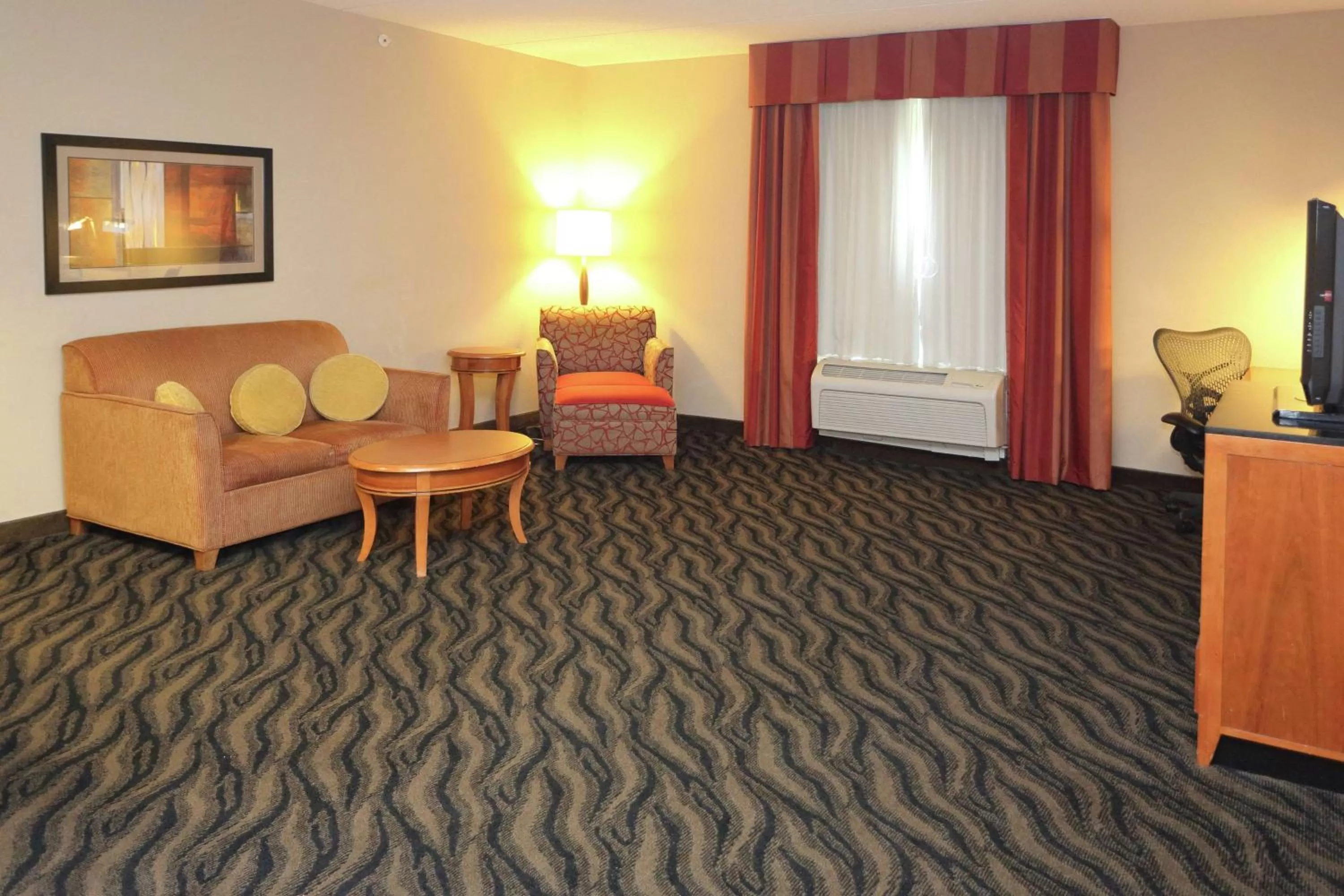 Deluxe King Suite with Shower - Mobility and Hearing Access in Hilton Garden Inn Chesapeake/Suffolk
