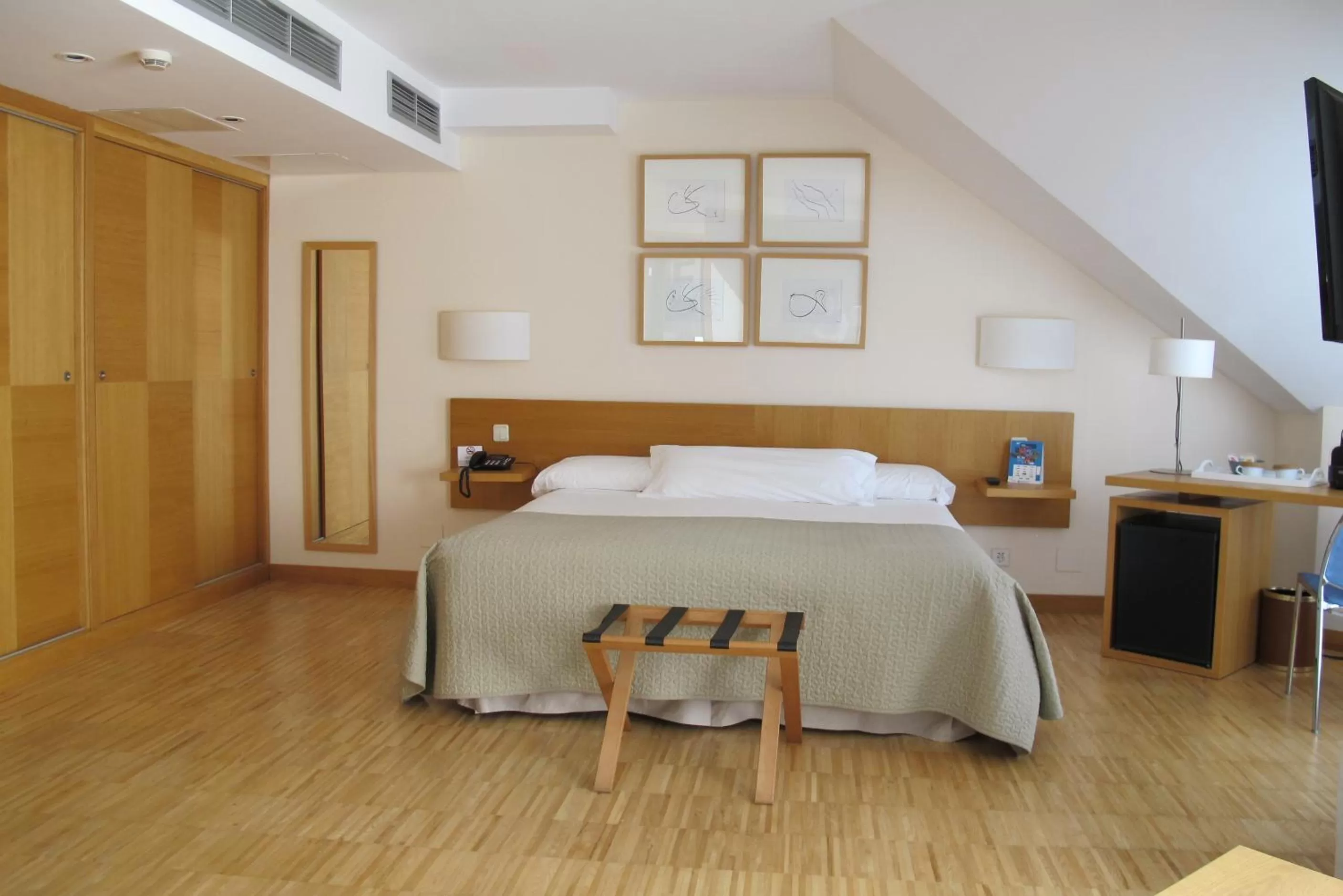 Junior Suite with Terrace in Gran Hotel Victoria