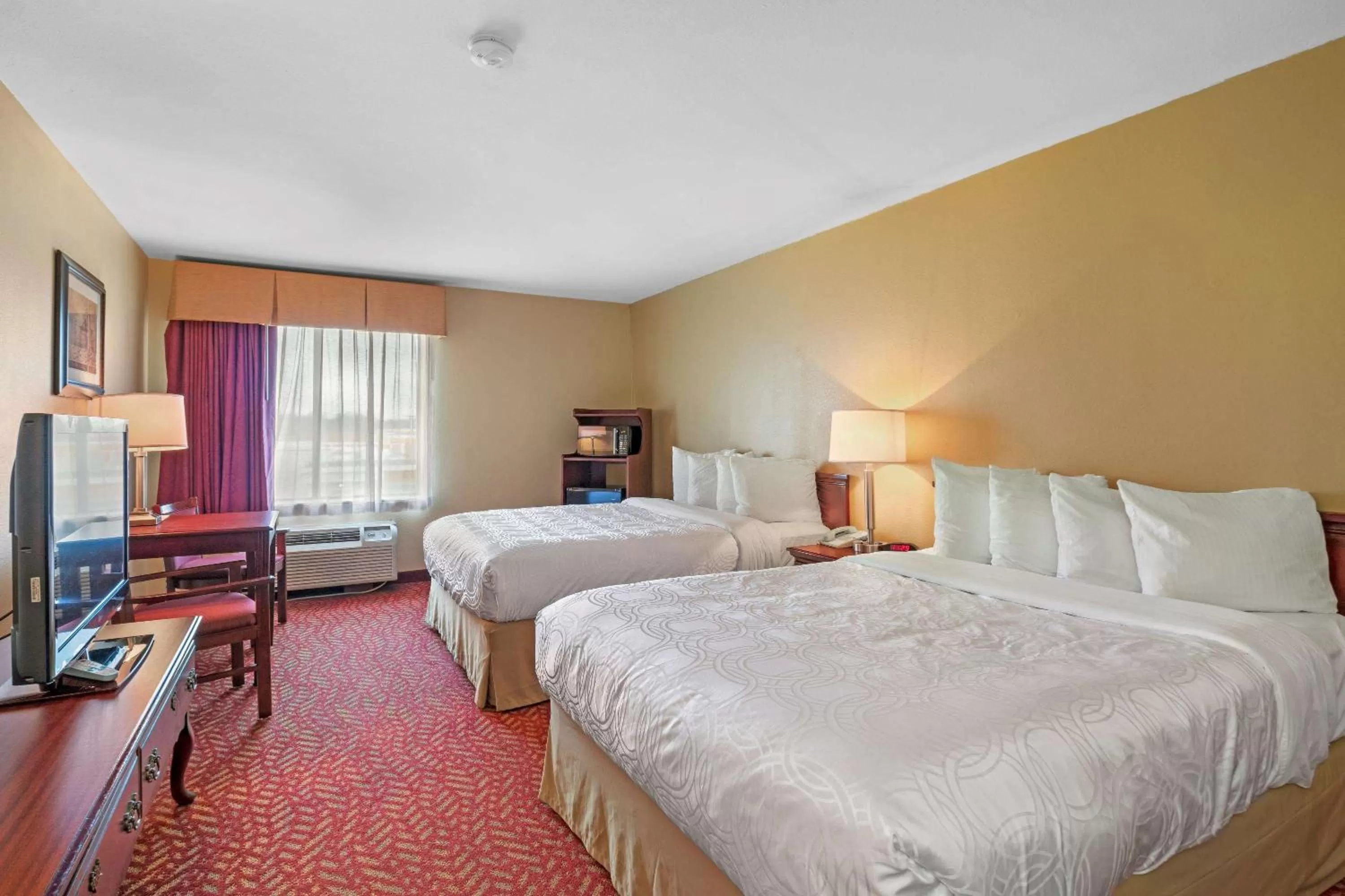 Queen Room with Two Queen Beds - Non-Smoking in Best Western Clearlake Plaza