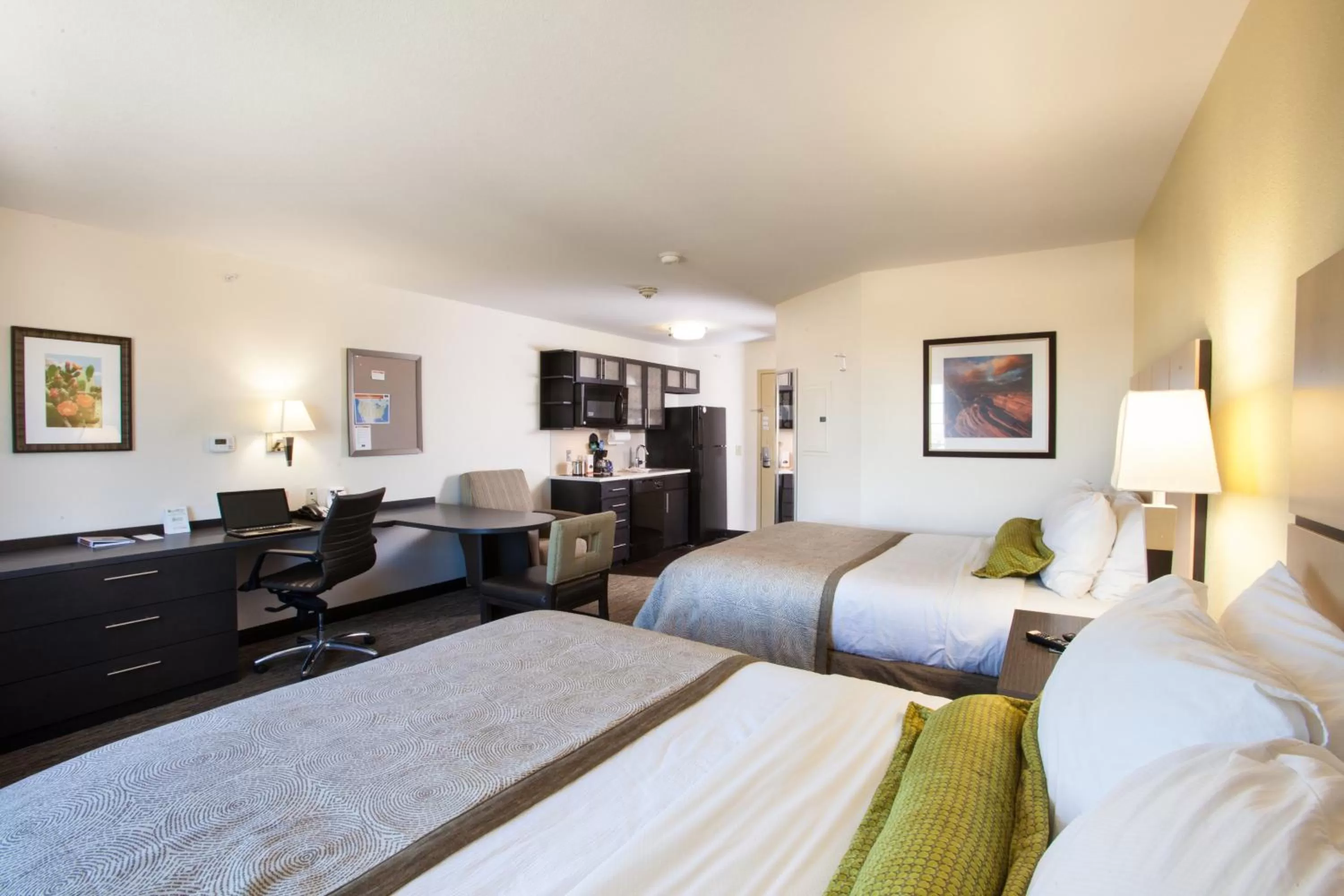 Queen Studio Suite with Two Queen Beds and Kitchenette in Candlewood Suites New Braunfels by IHG