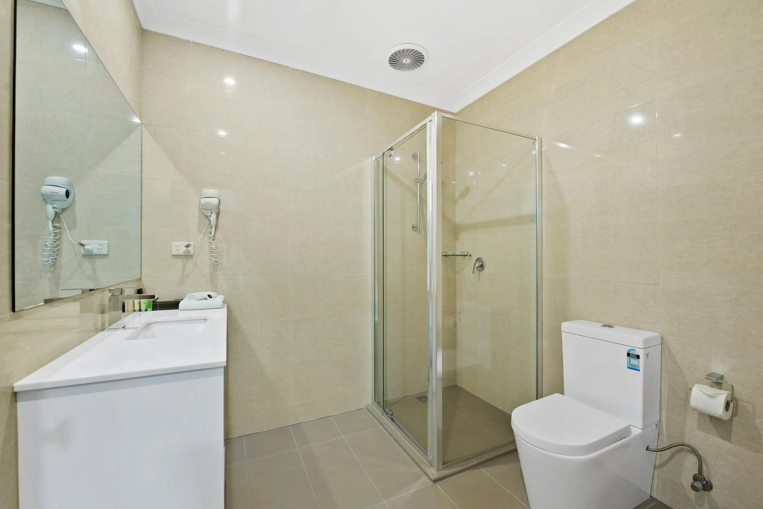 Executive Queen Room - Non-Smoking in Comfort Hotel Dandenong