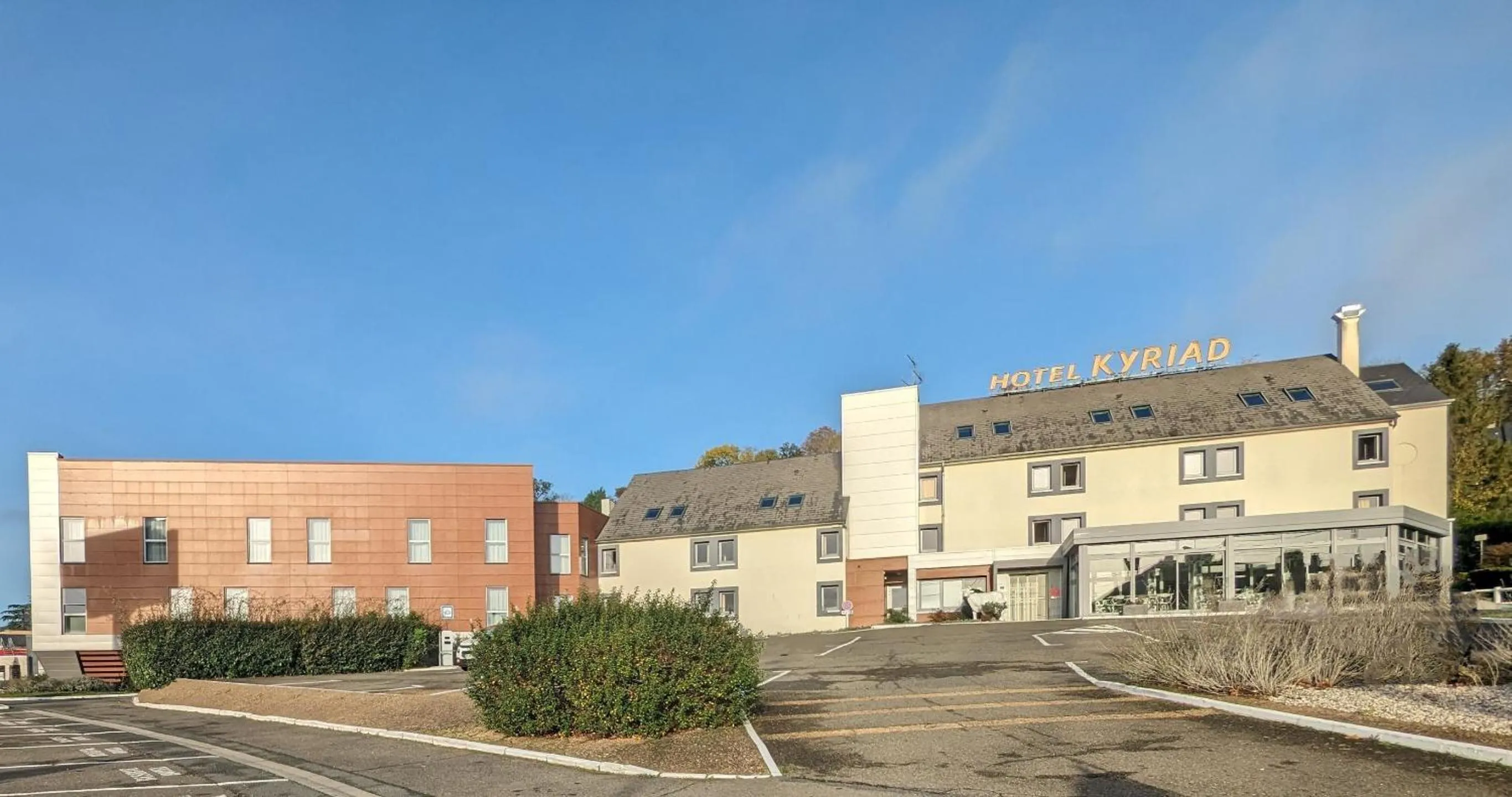 Property building in Kyriad Le Mans Est