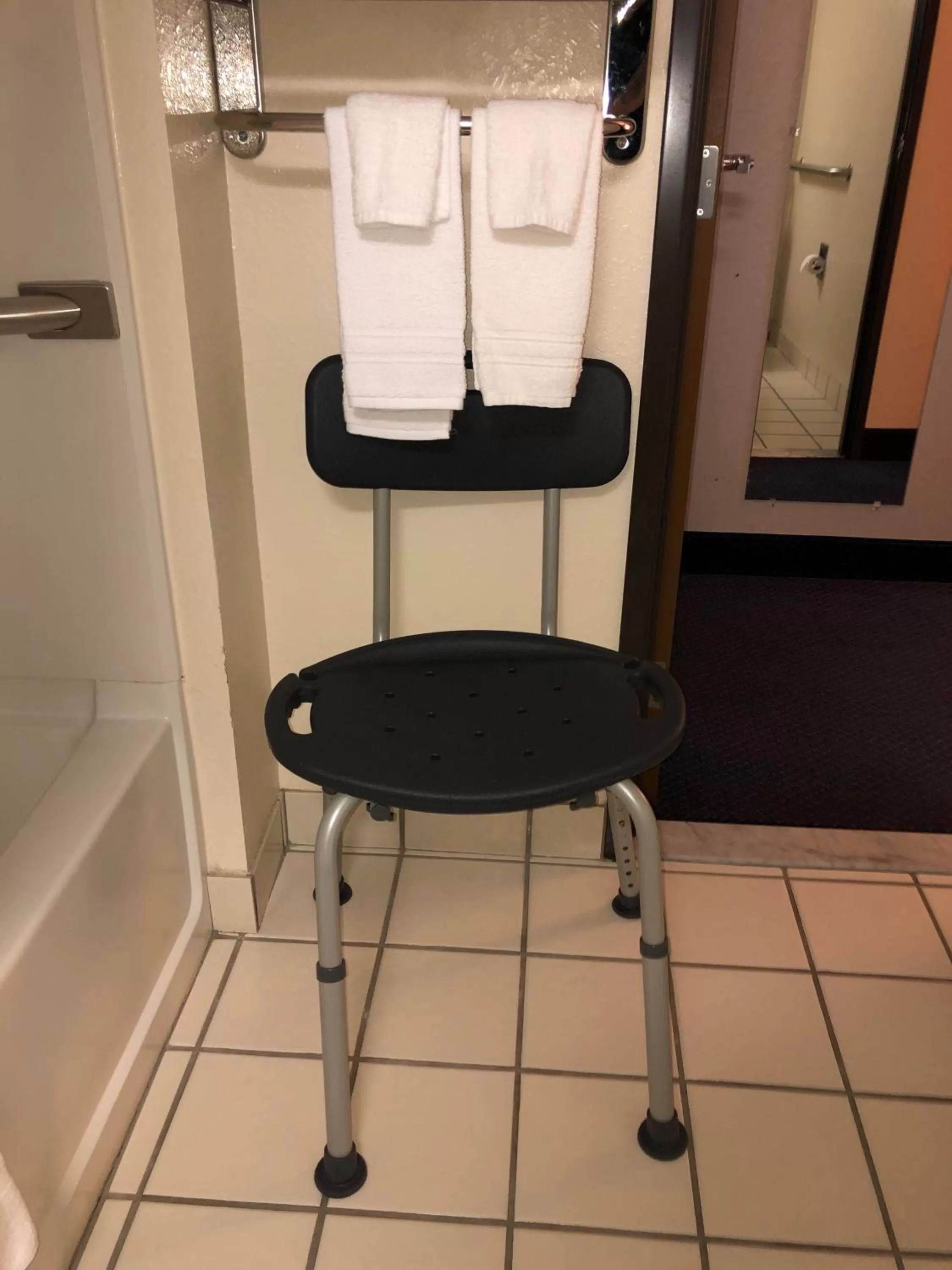 Queen Room - Mobility Access/Non-Smoking in Super 8 by Wyndham Manchester Airport