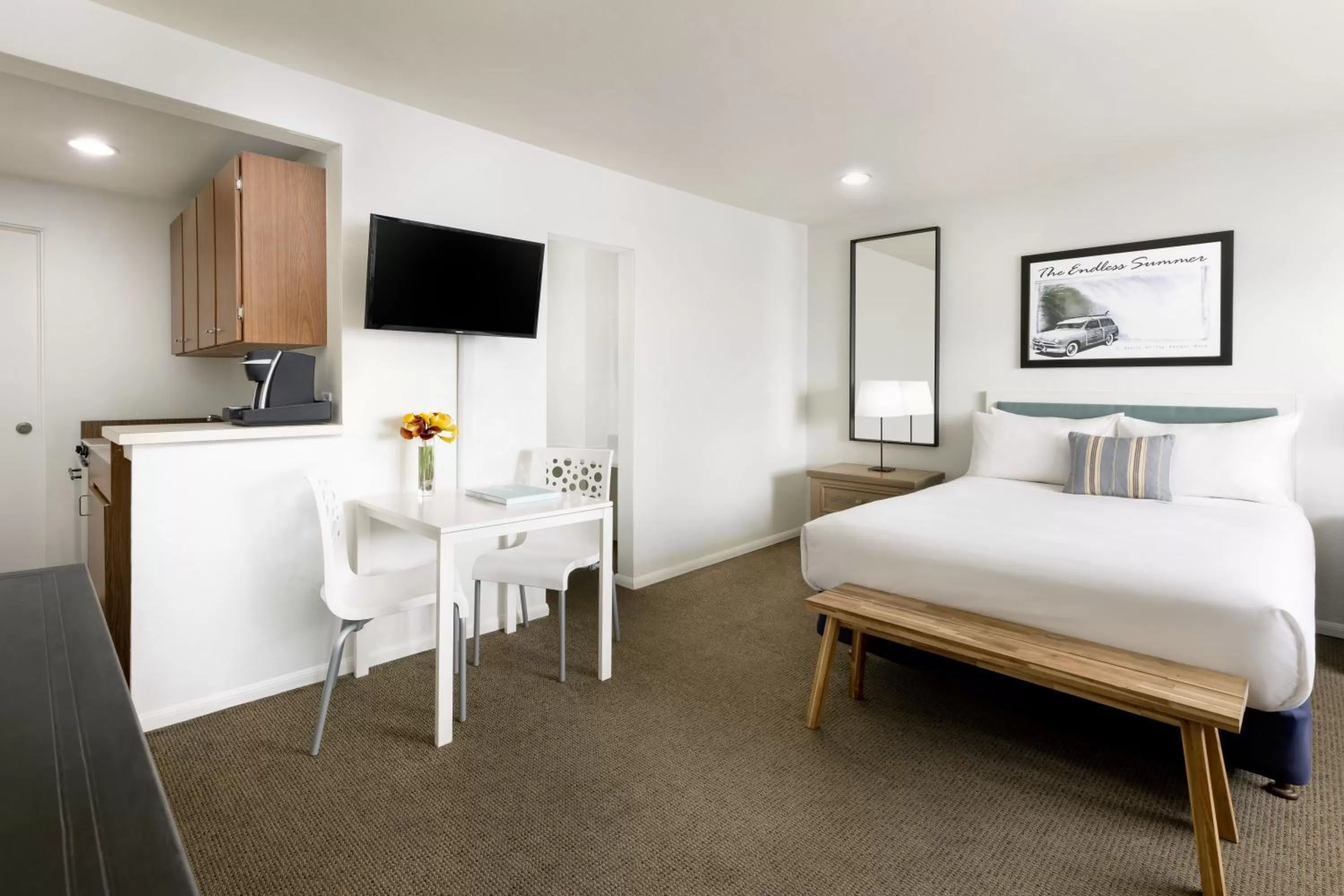 Standard Queen Room in Pacific Edge Hotel on Laguna Beach