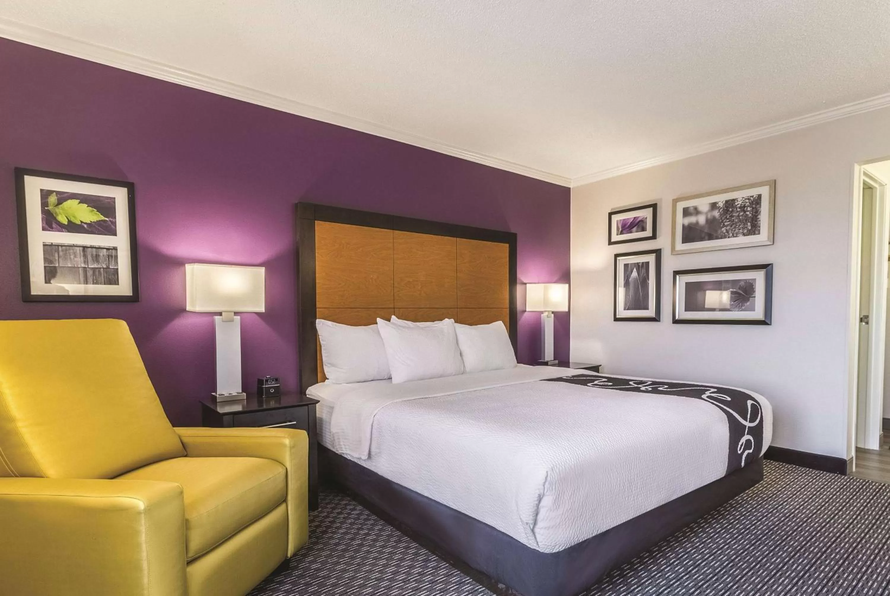 King Room - Non-Smoking in La Quinta Inn & Suites by Wyndham University Area Chapel Hill
