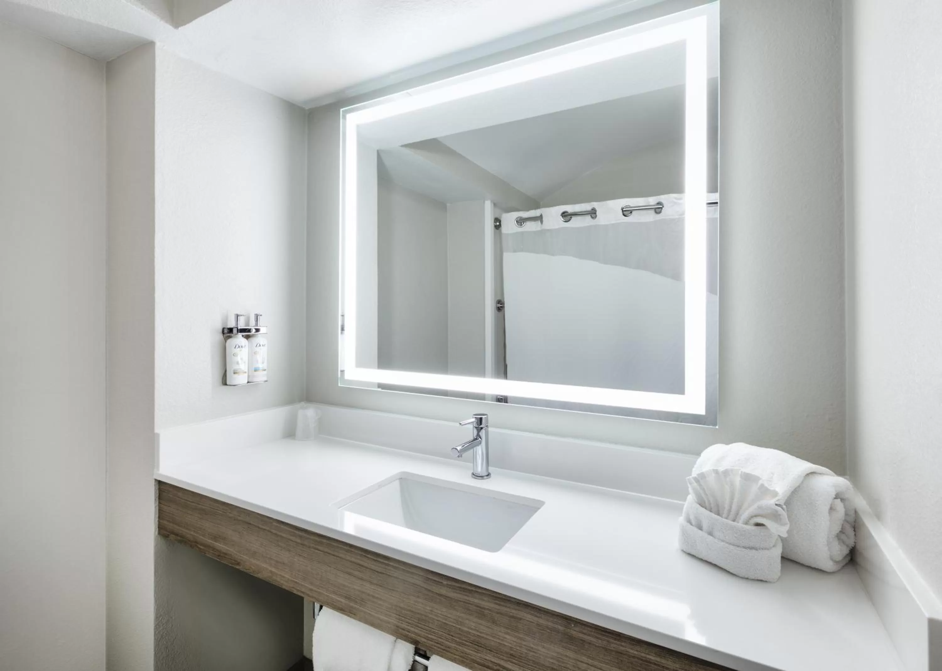 Suite in Holiday Inn Express & Suites DALLAS PARK CENTRAL NORTHEAST by IHG