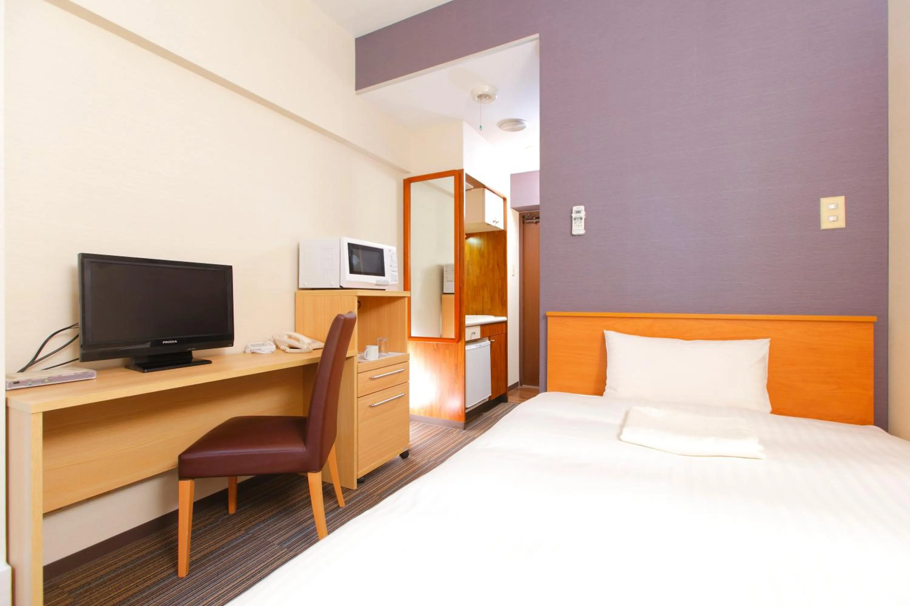 Standard Double Room with Small Double Bed - House Keeping is Optional with Additional Cost - Smoking in FLEXSTAY INN Ekoda