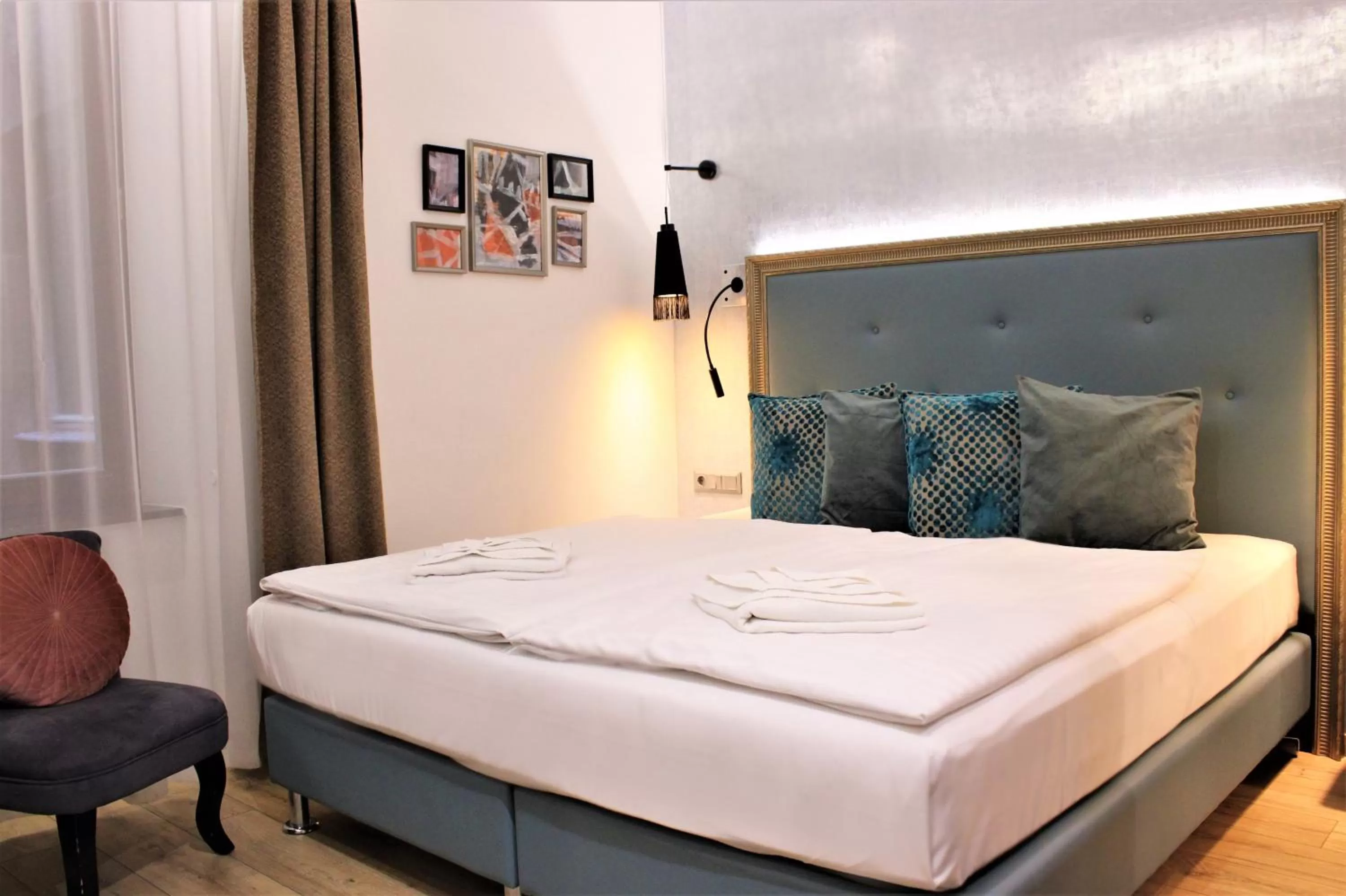 Comfort Double Room with Small Window - single occupancy in Hotel Memories Budapest
