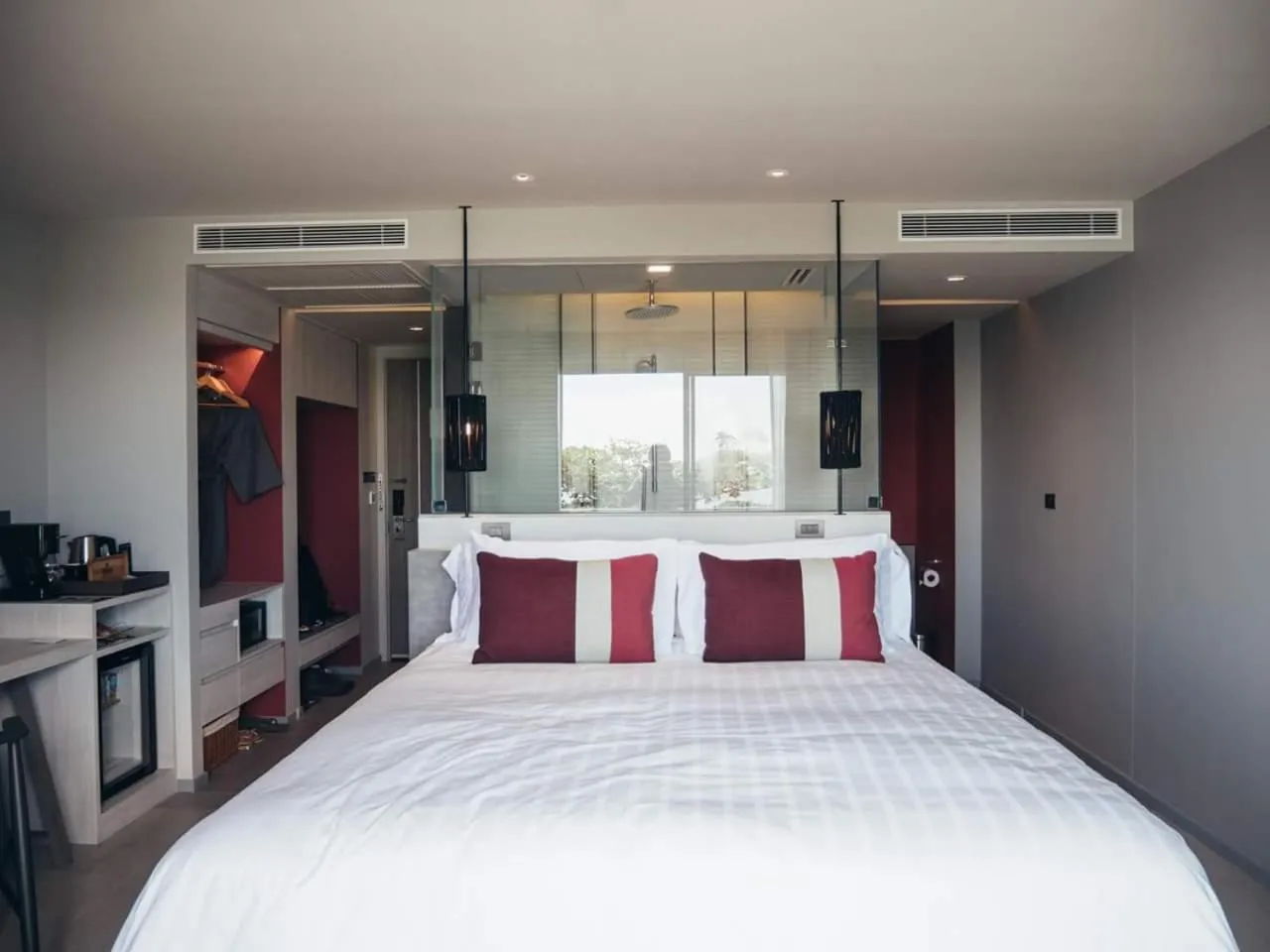 Deluxe Double or Twin Room ( 24 Hours Use of Room )  in U Jomtien Pattaya