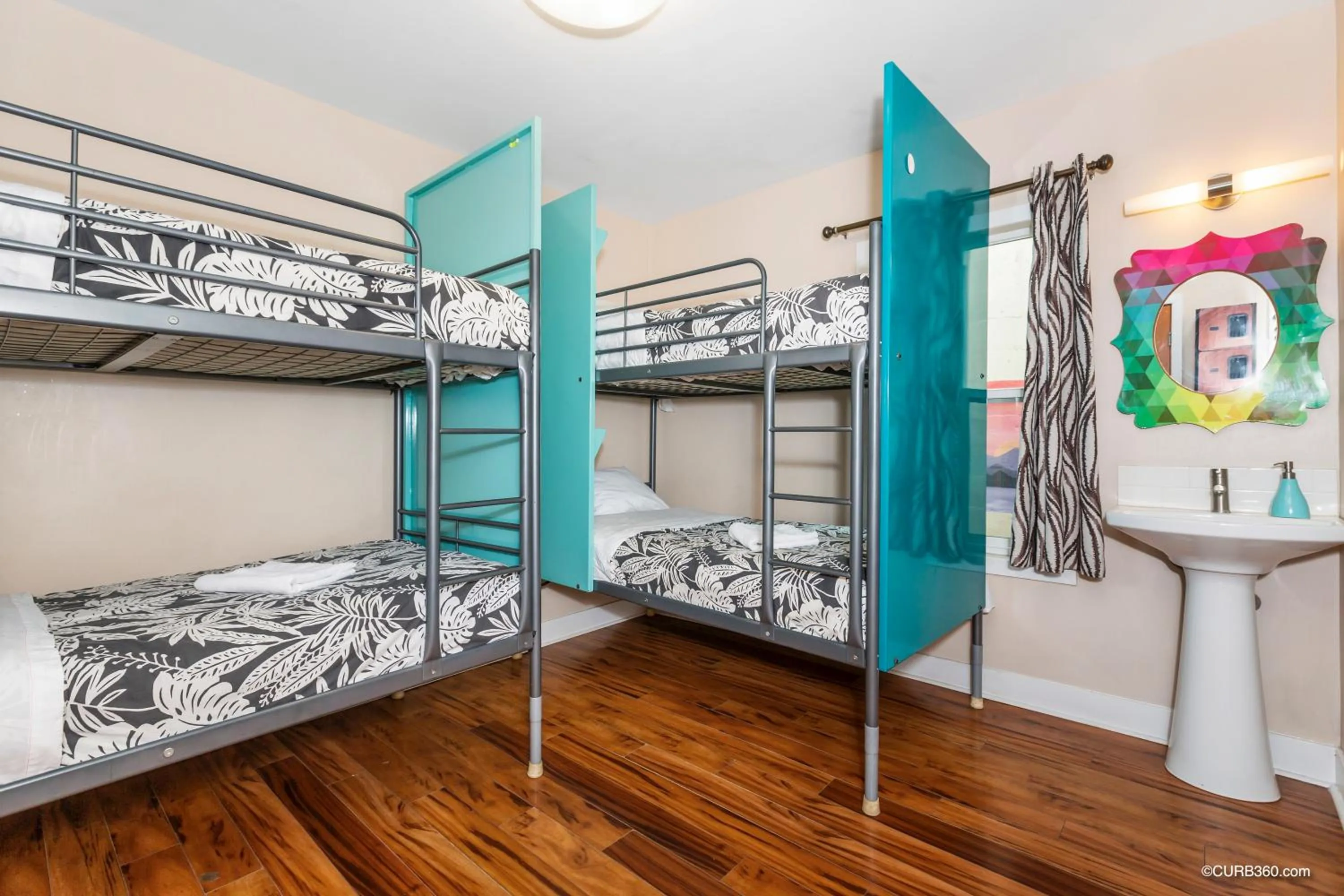 Bed in 4-Bed Mixed Dormitory Room in Samesun Ocean Beach Hotel & Hostel