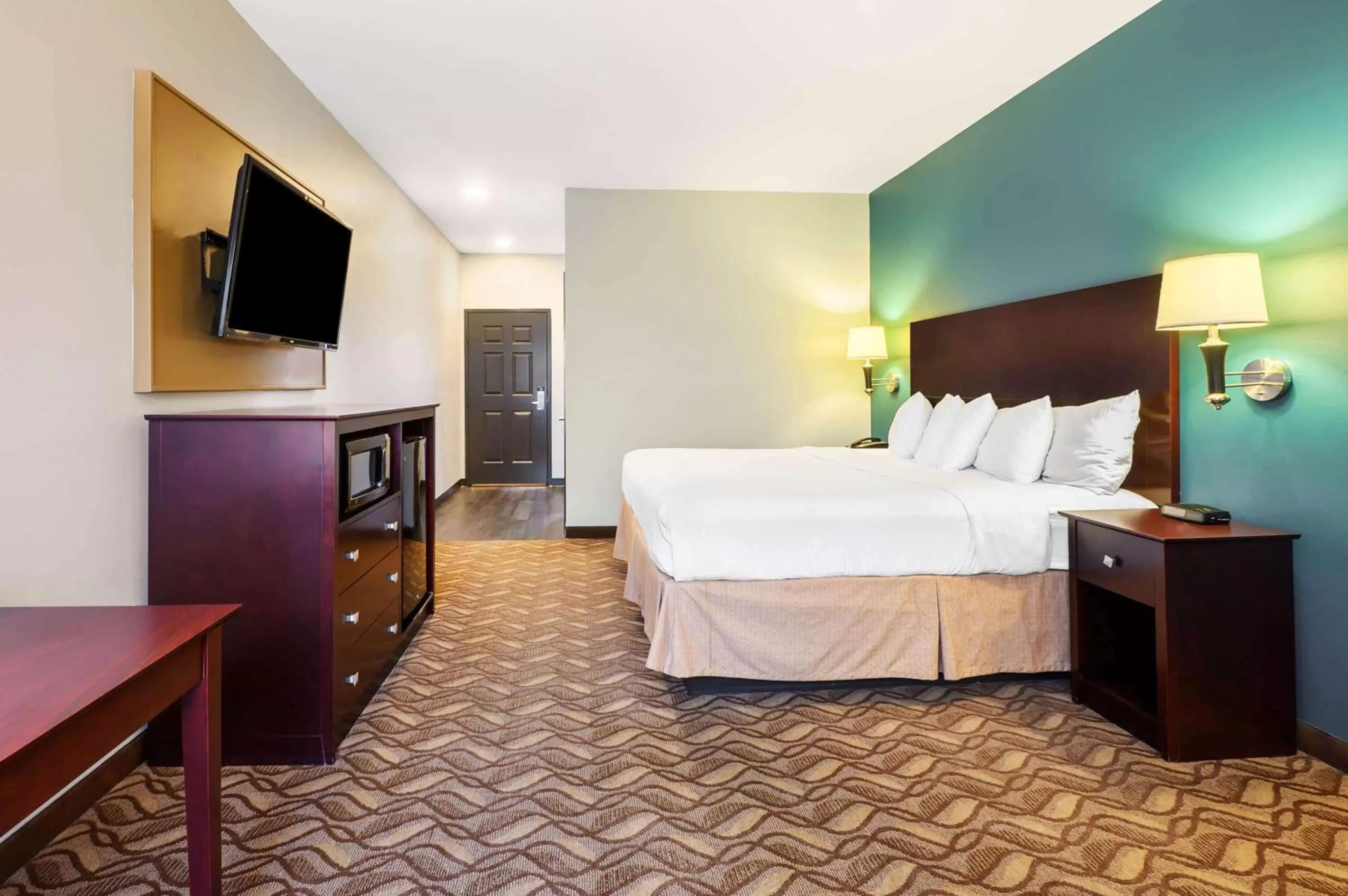 King Room - Non-Smoking in La Quinta by Wyndham Longview North