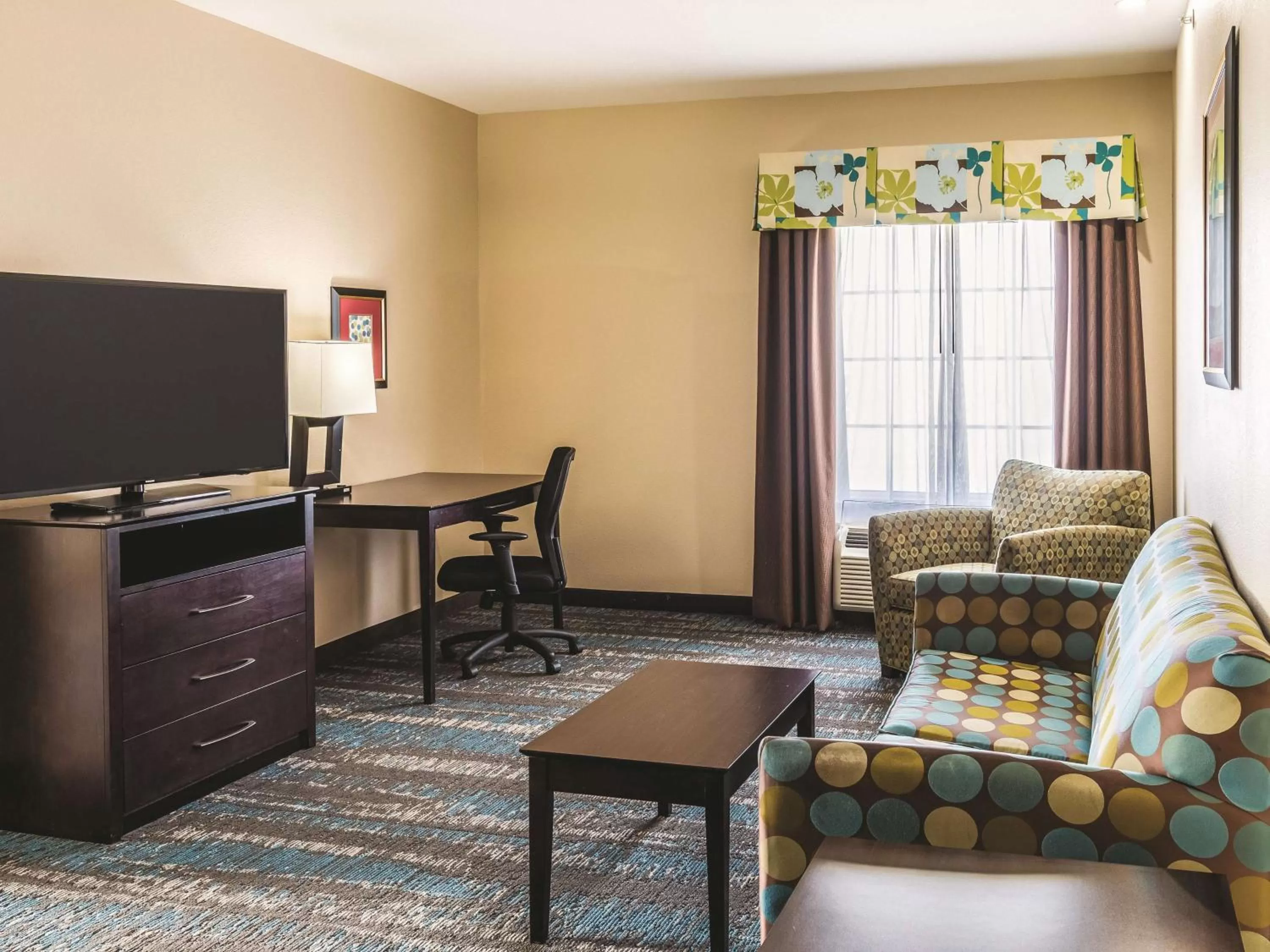 One-Bedroom King Suite - Non-Smoking in La Quinta by Wyndham Dallas Grand Prairie South
