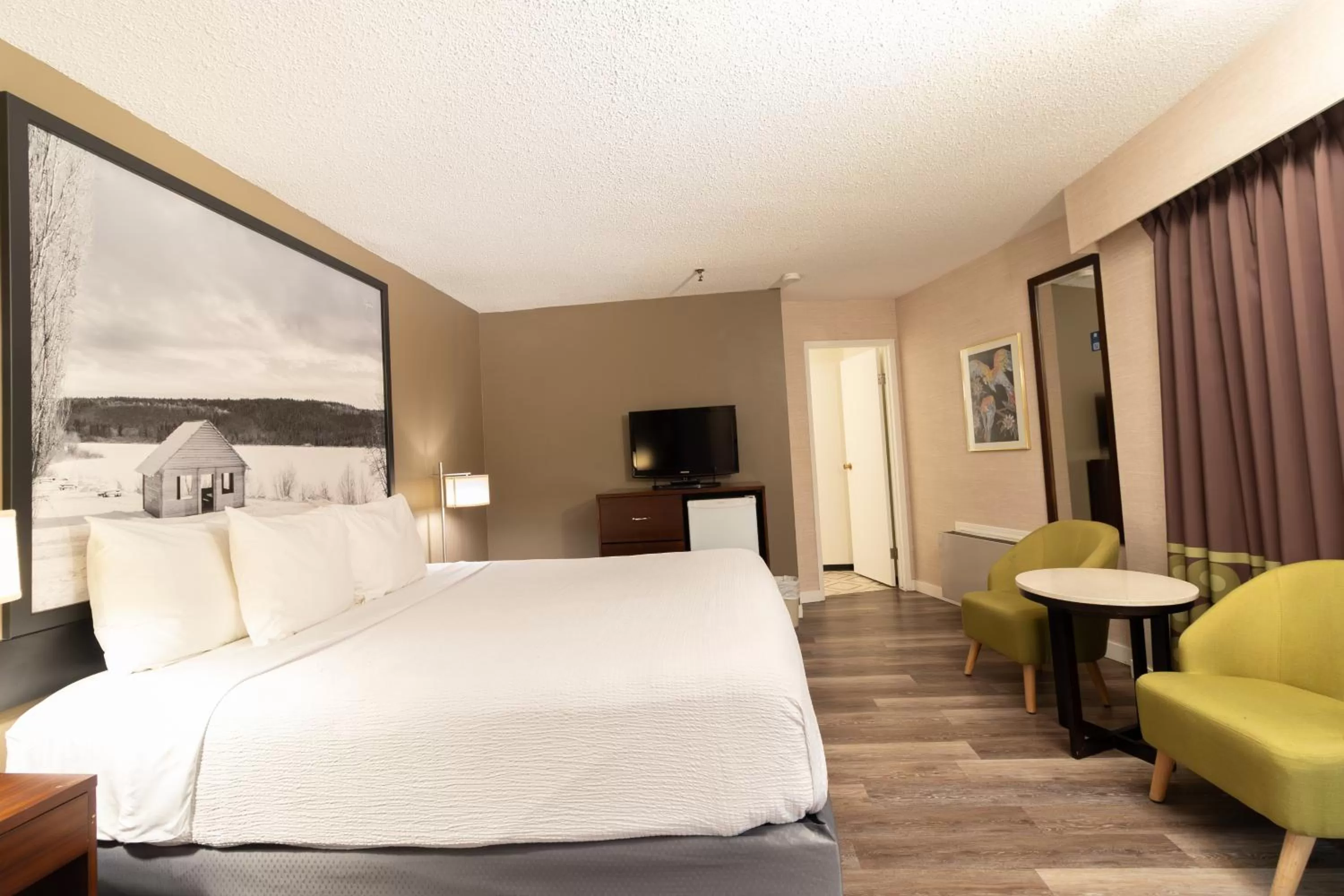 King Suite - Non-Smoking in Super 8 by Wyndham Prince George