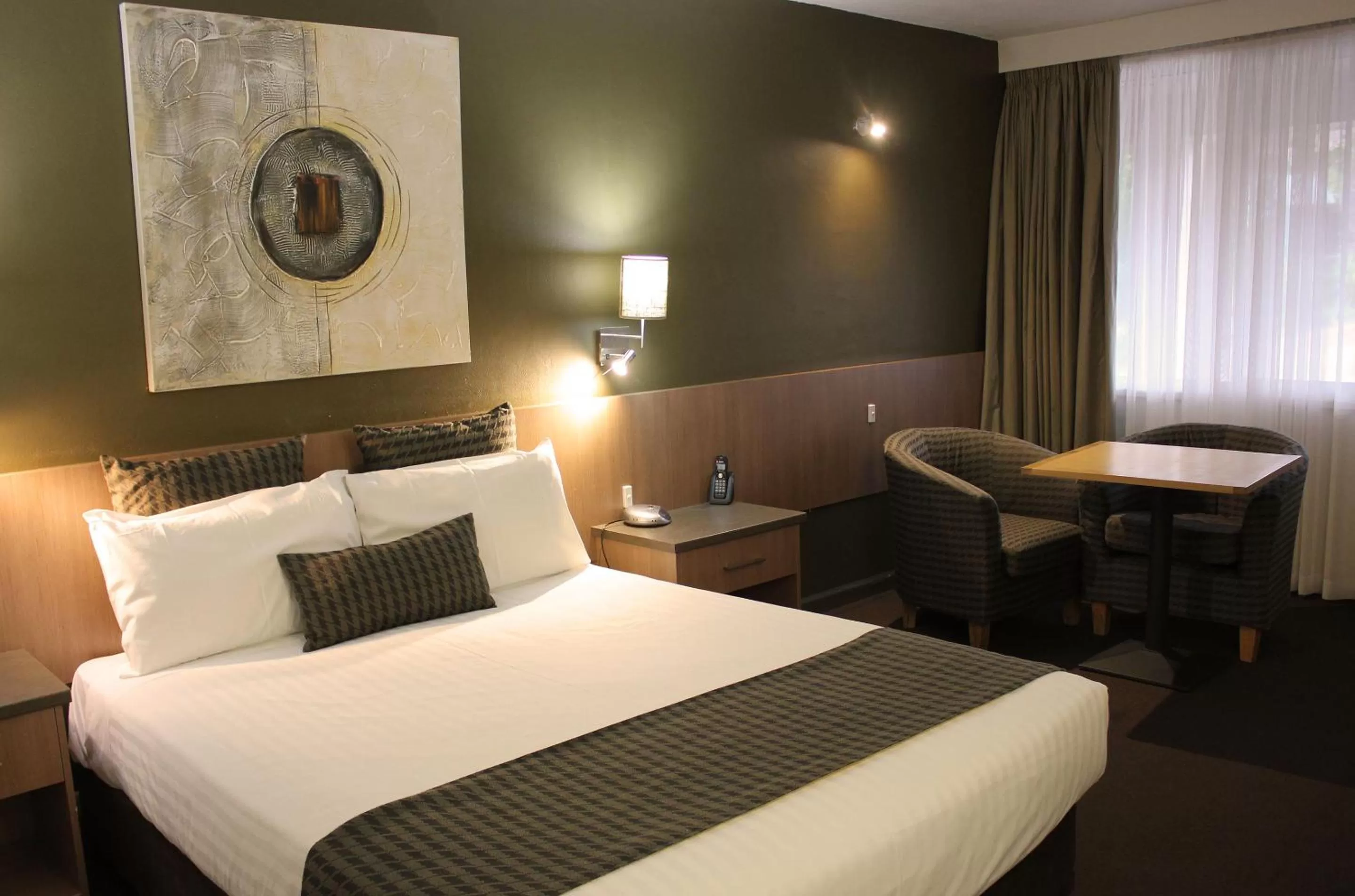 Deluxe Queen Room in Swan Hill Resort