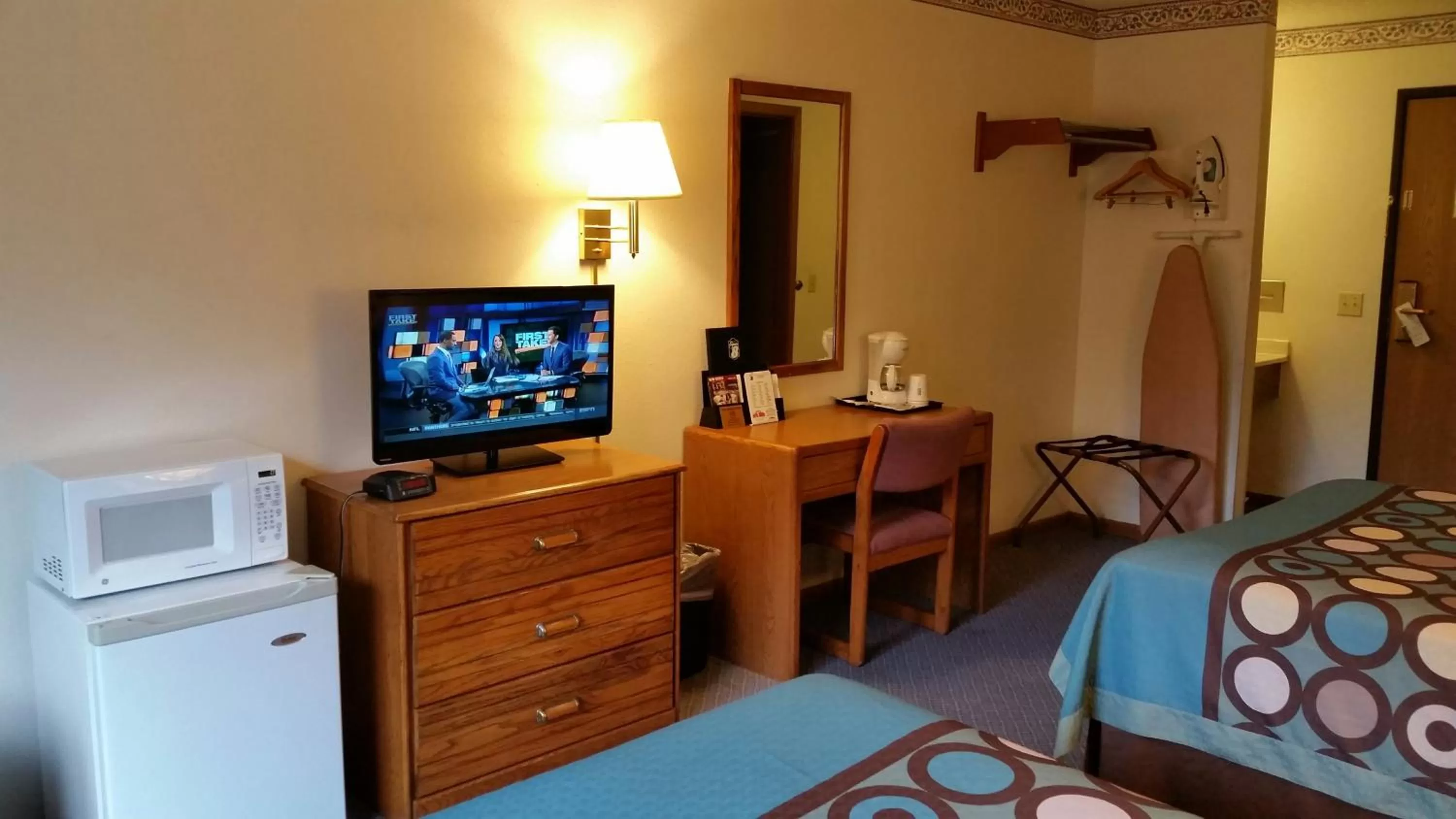 Double Room with Two Double Beds - Non-Smoking in Super 8 by Wyndham Macomb