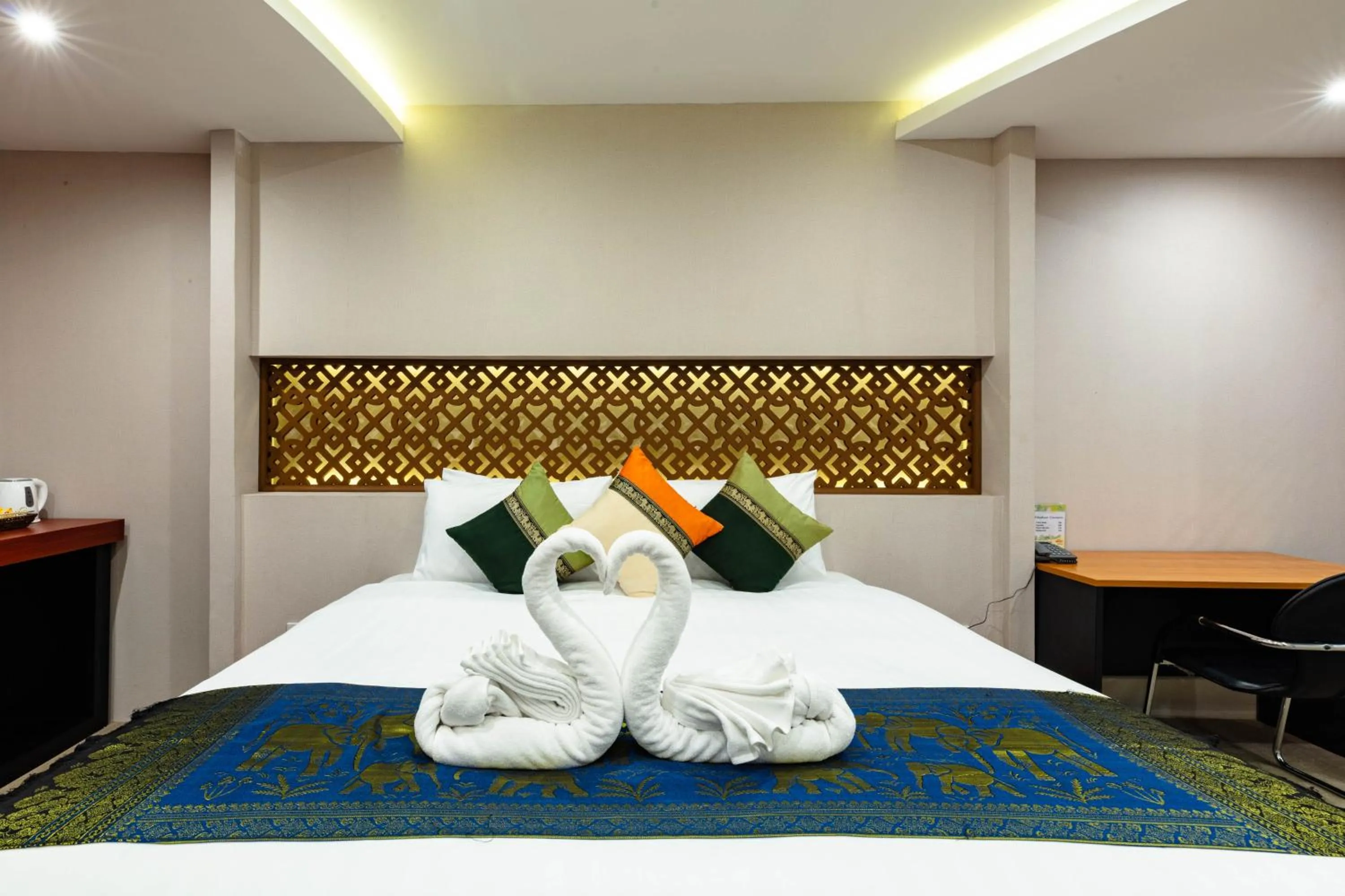 Royal Junior  Room - Street View in Royal Phawadee Village Patong - 2 Minutes walk to the beach