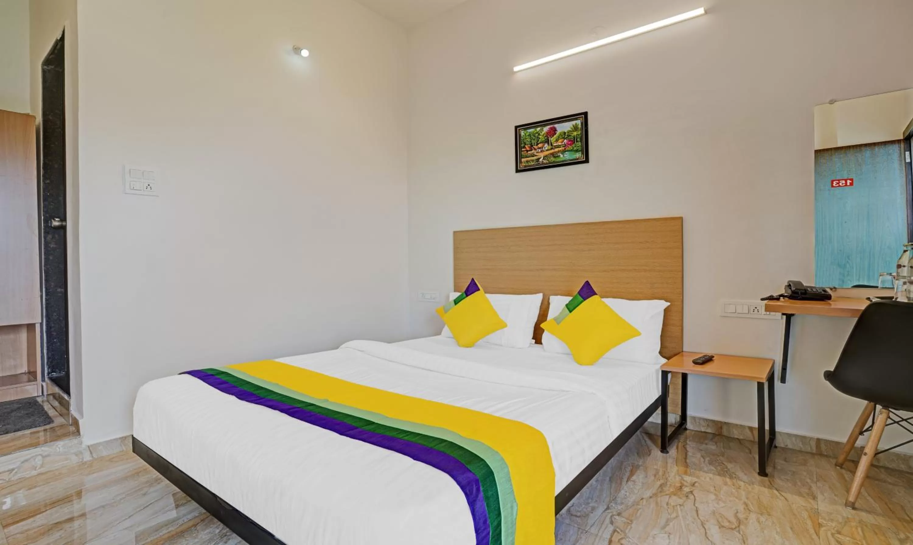 Economy Room - single occupancy in Itsy Hotels Flowers Park