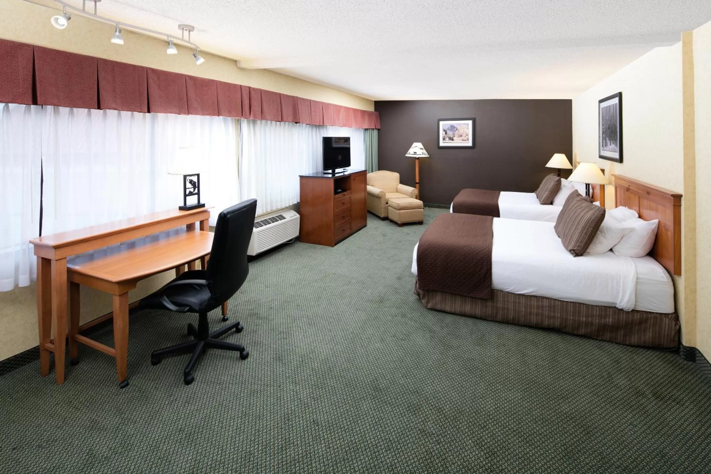 Standard Queen Room with Two Queen Beds in Red Lion Hotel Kalispell