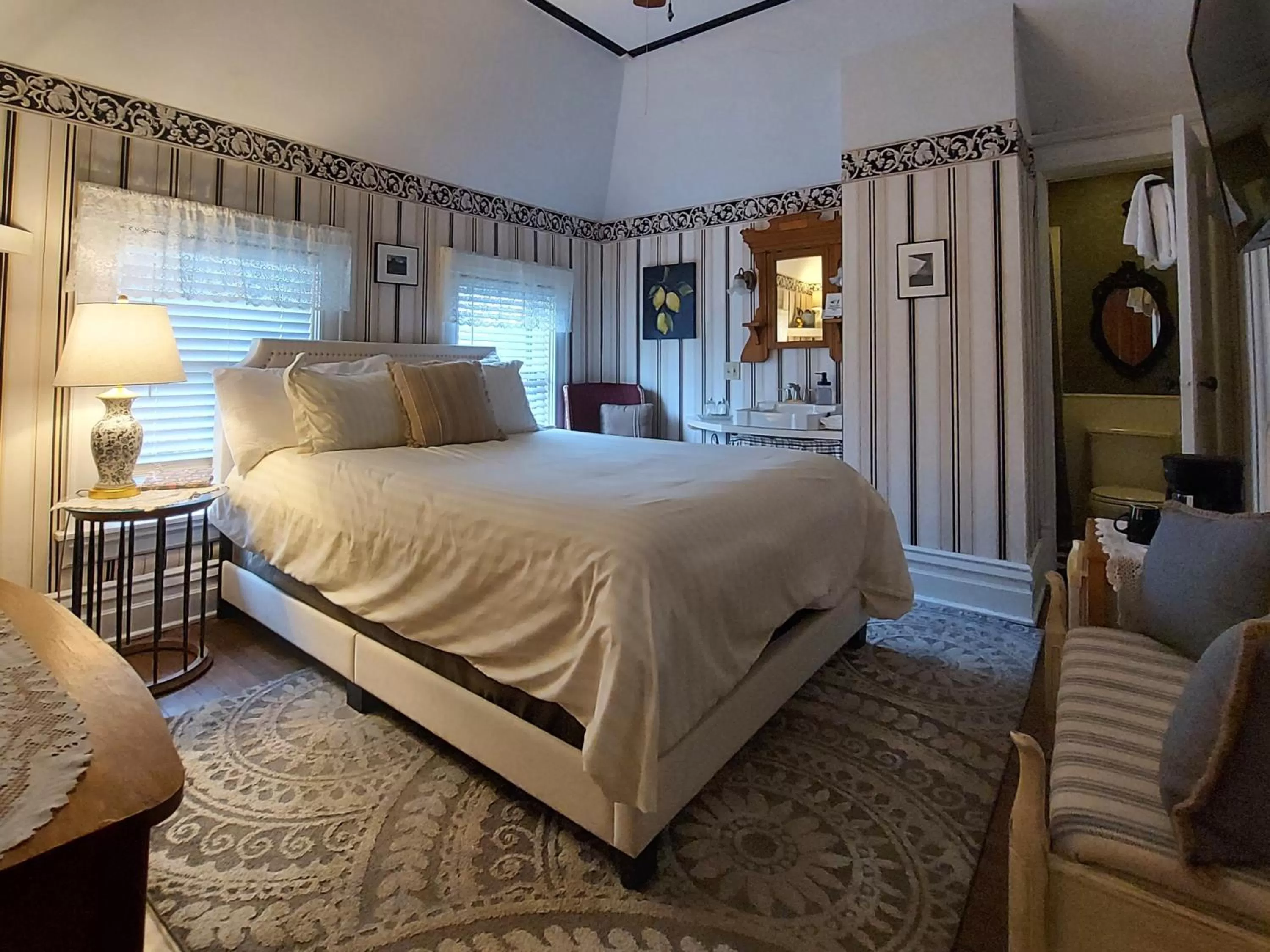 Queen Room in The Fresh Coast Inn at Ludington