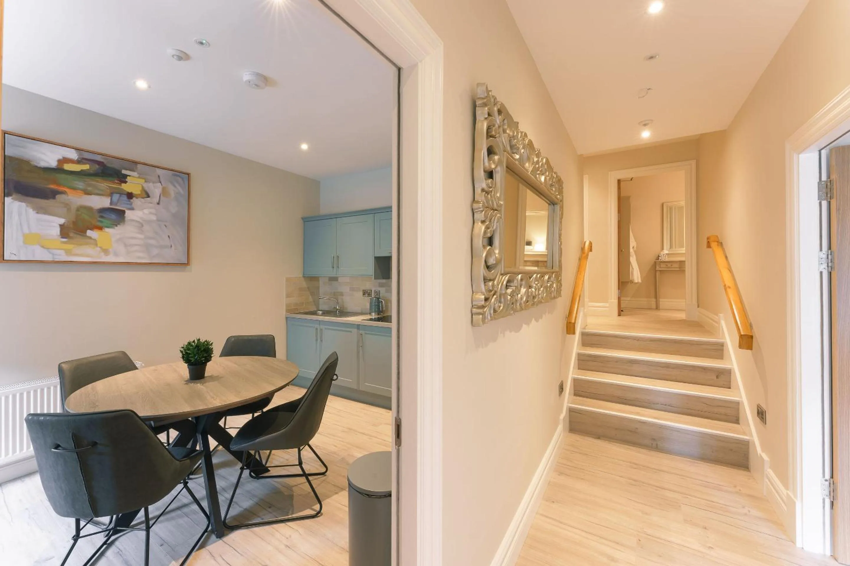 Apartment with Shower in Kingston's Townhouse