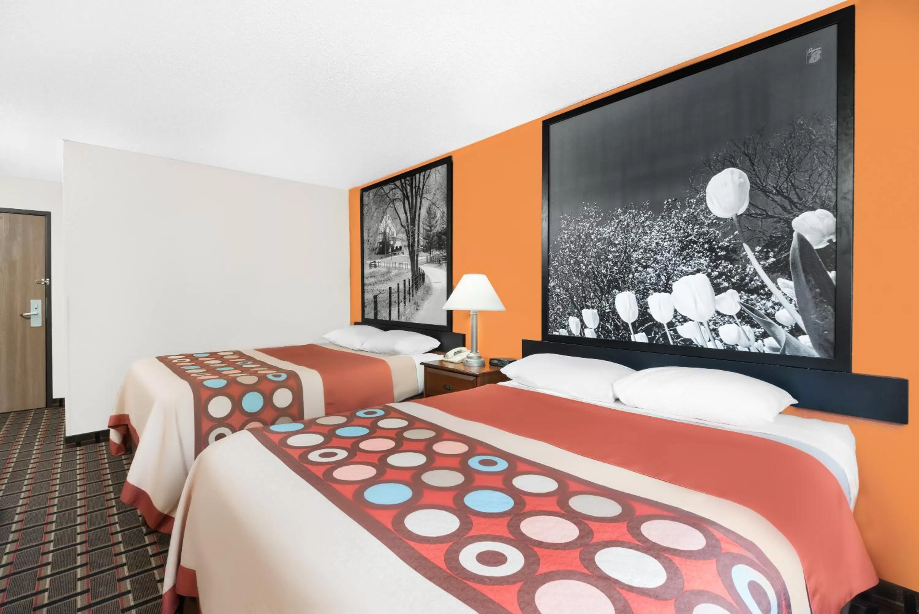 Queen Room with Two Queen Beds - Non-Smoking in Super 8 by Wyndham Kent/Akron Area