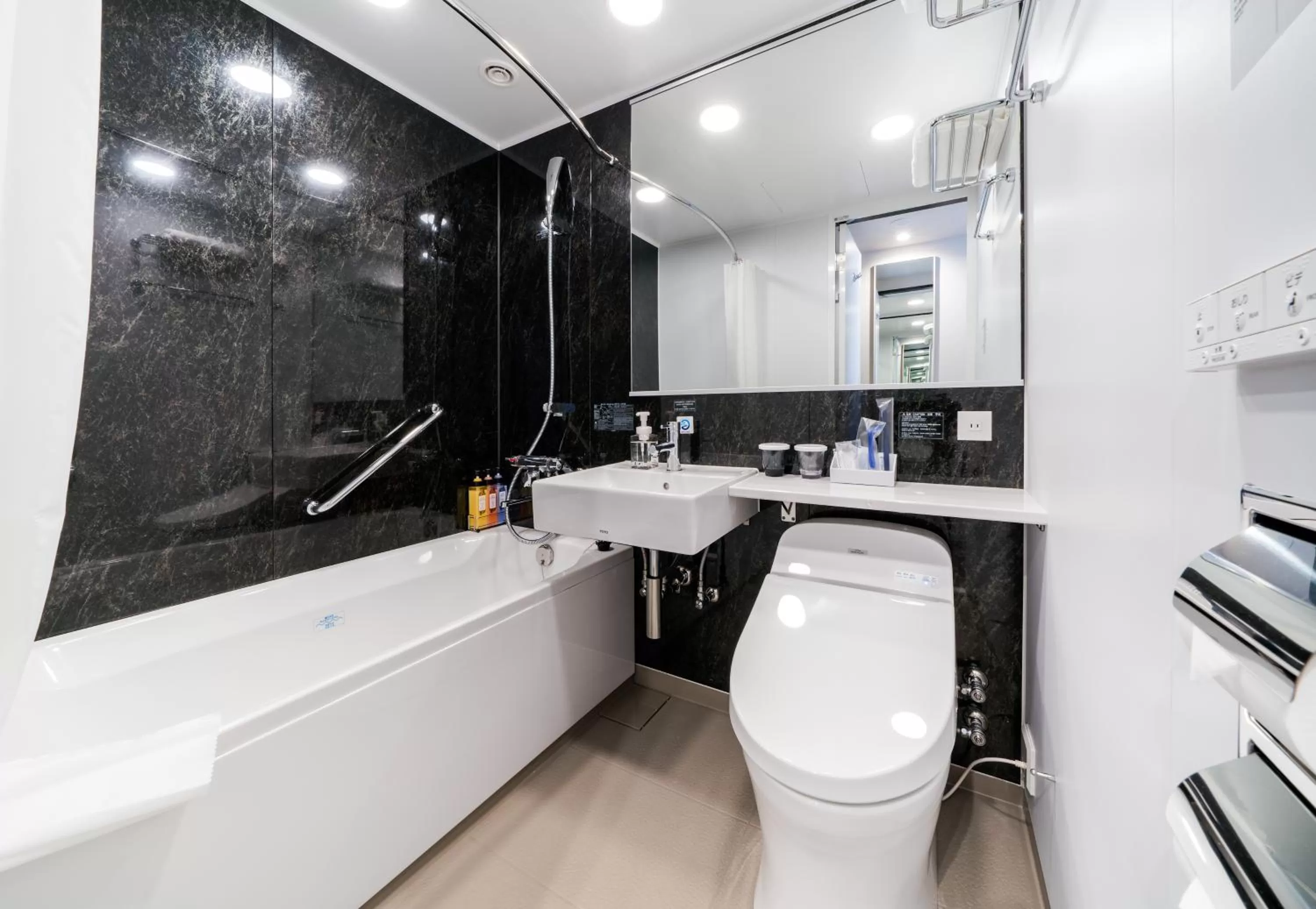 Double Room with Bath - Non-Smoking in DEL style Fukuoka Nishinakasu by Daiwa Roynet Hotel