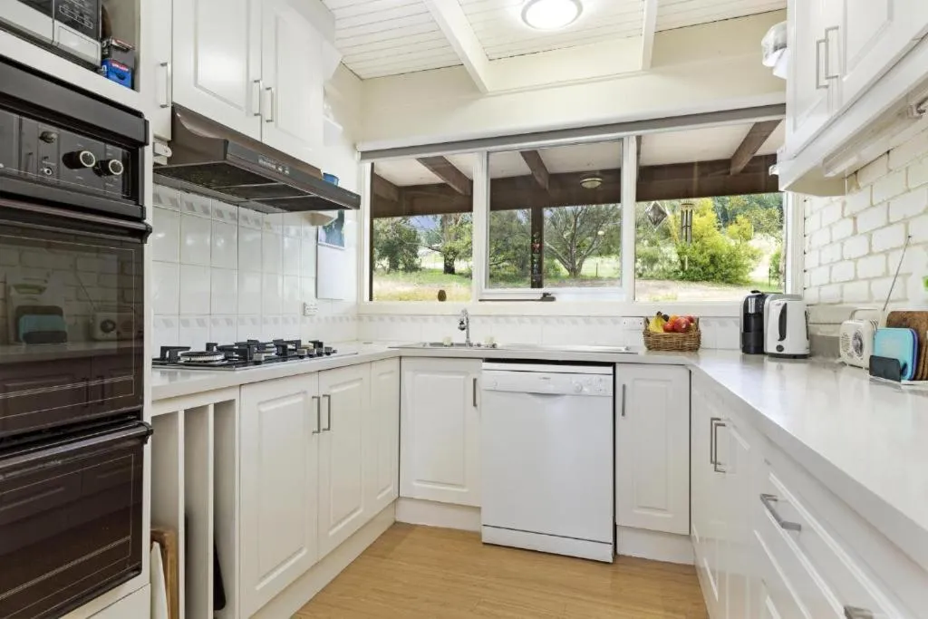 Four-Bedroom House in Gisborne Peak Winery Short Term Stays