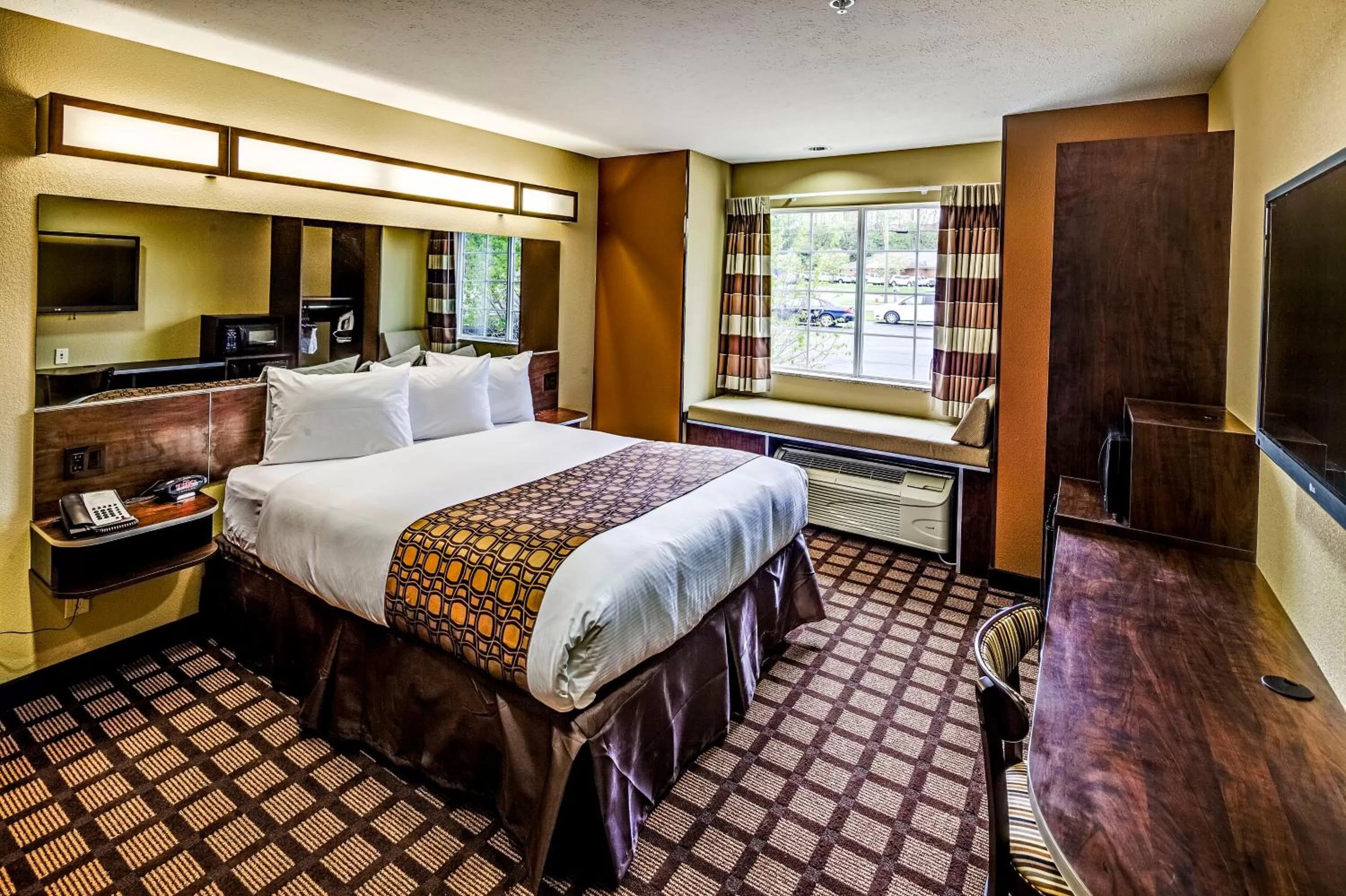 Queen Room - Non-Smoking in Microtel Inn and Suites North Canton