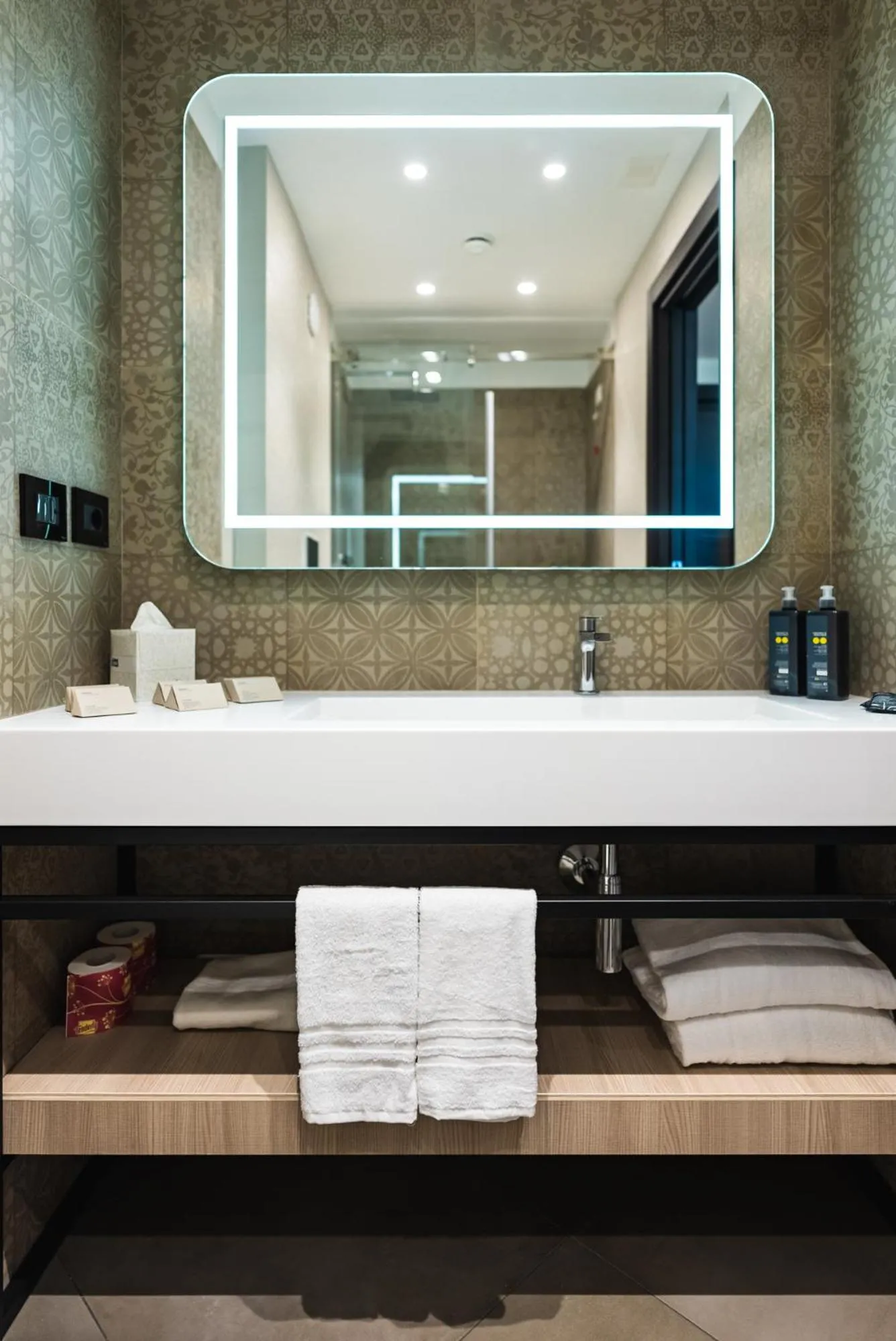 Deluxe Double or Twin Room in Salina Hotel