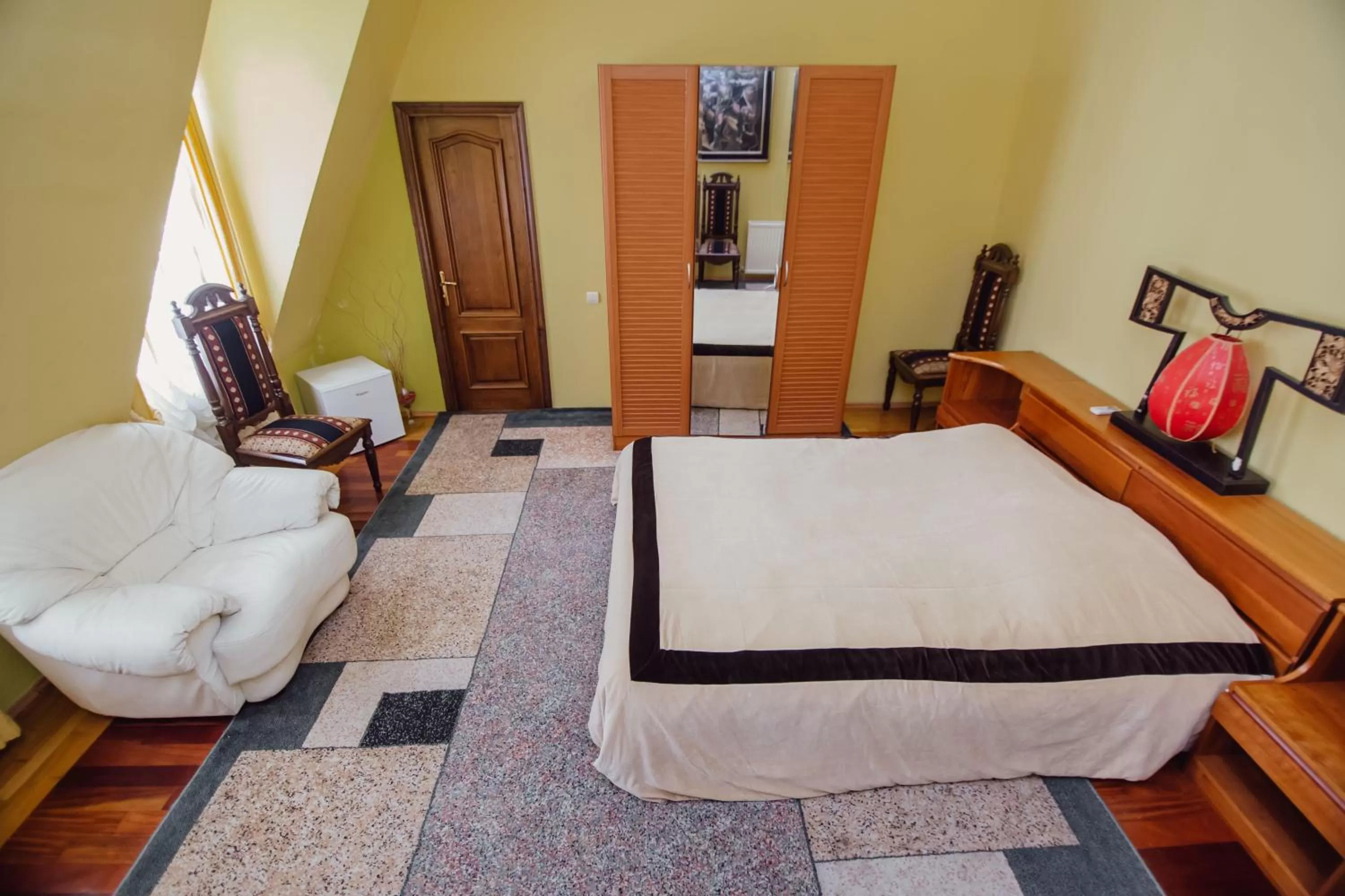 Large Double Room in Hotel Queen-Batumi