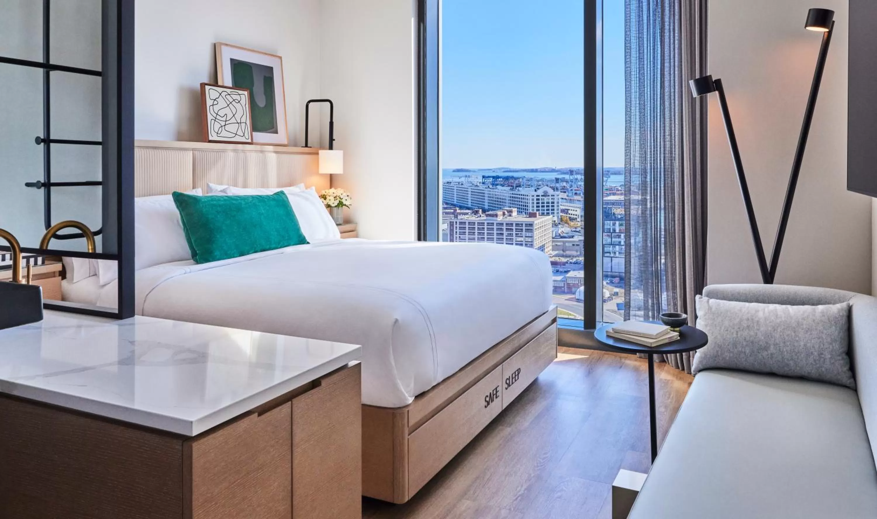 Accessible Artist Tower Studio Room with Roll in Shower 1 King Bed in Omni Boston Hotel at the Seaport