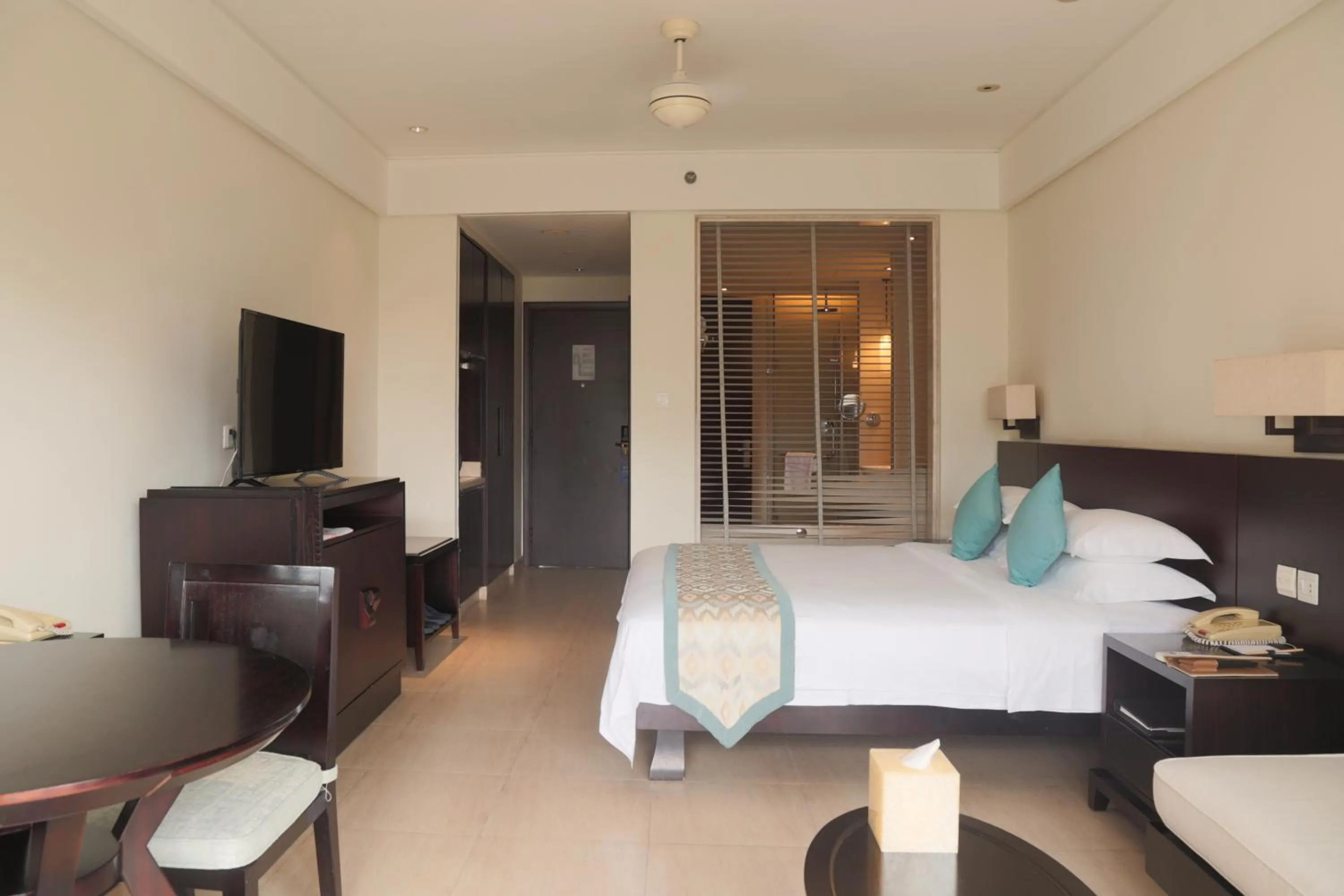 Leisure King Room in Howard Johnson Resort Sanya Bay