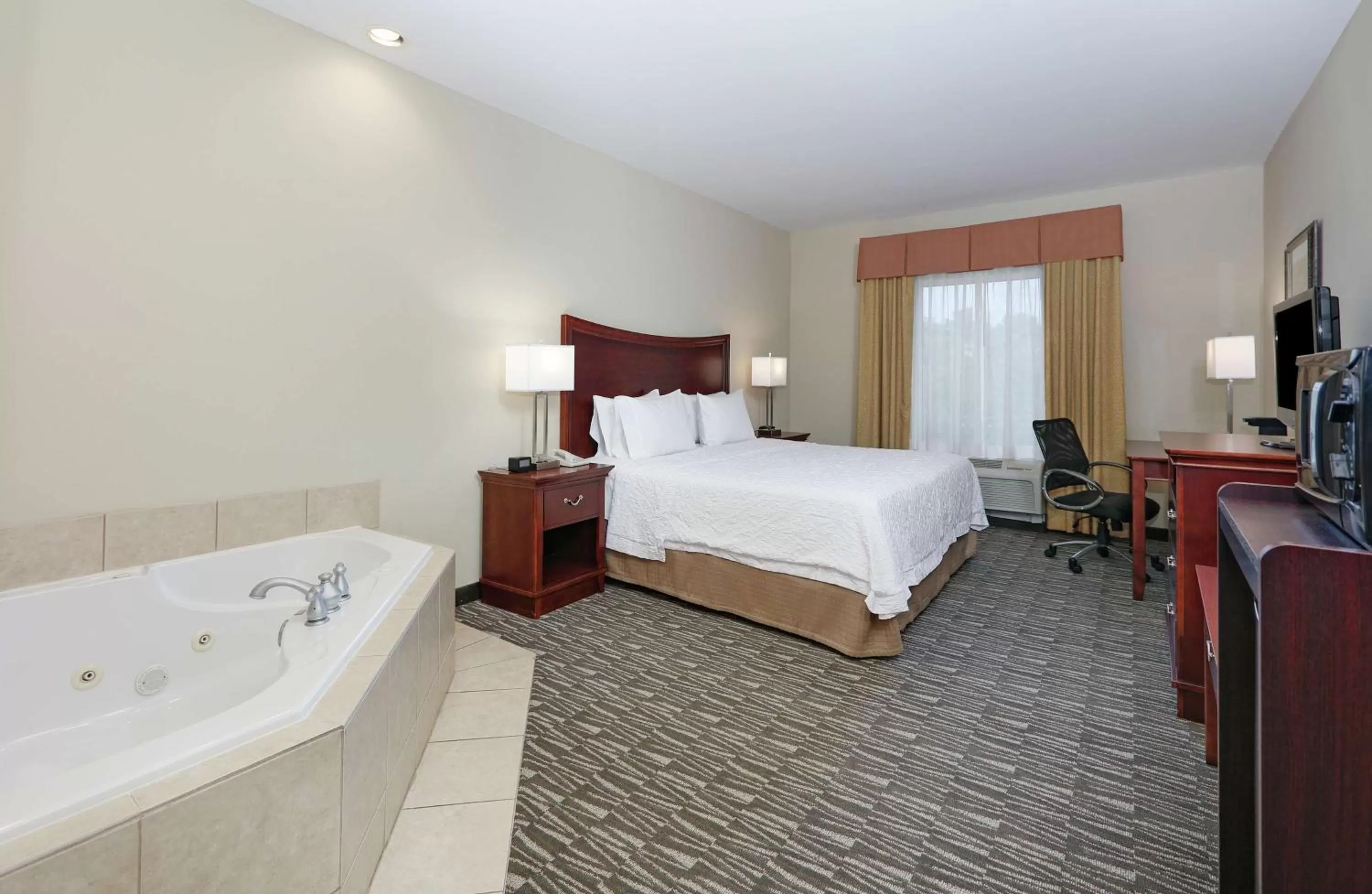 King Studio with Spa Bath in Hampton Inn & Suites Southern Pines-Pinehurst