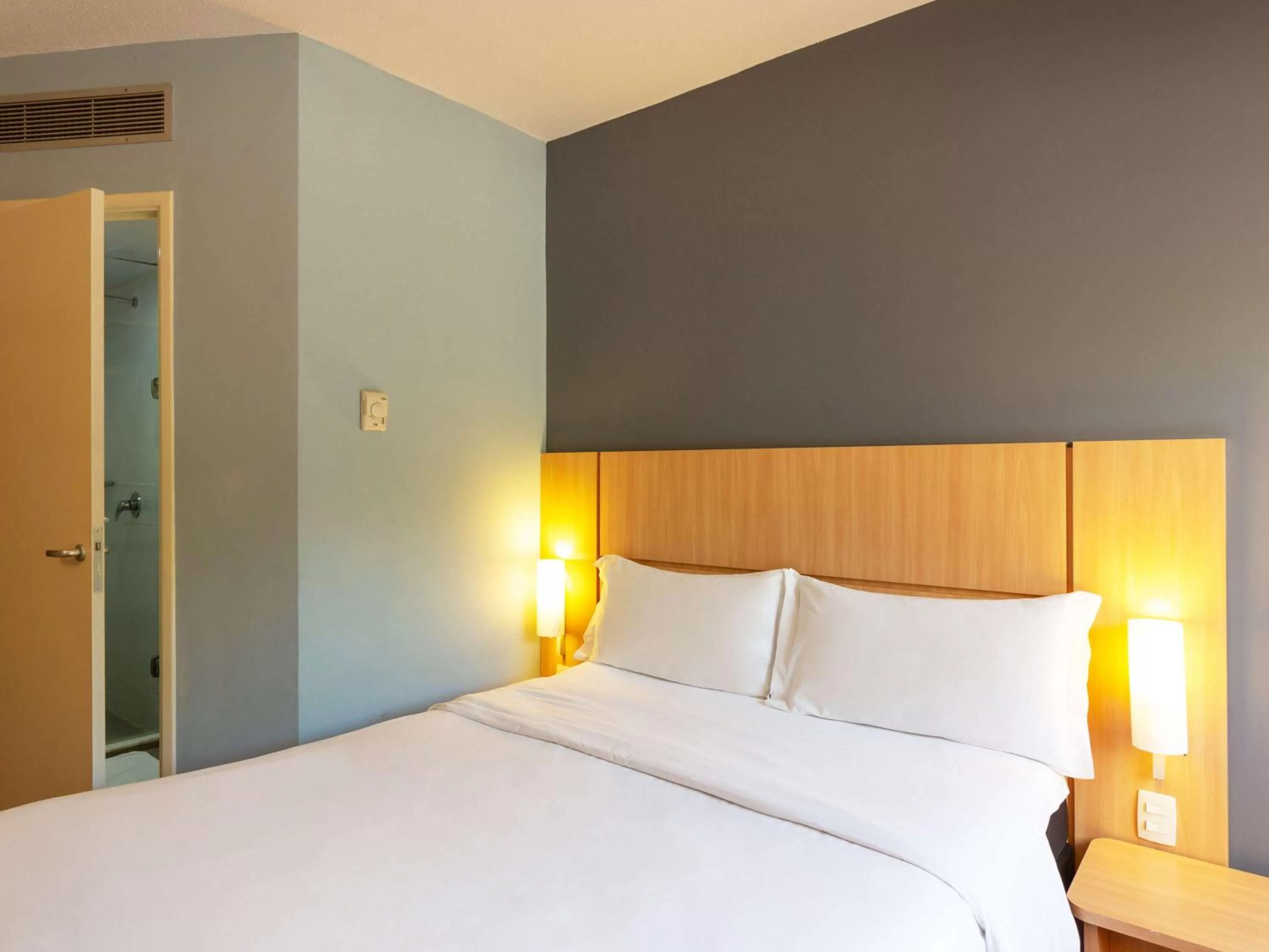 Standard Double Room in ibis Piracicaba