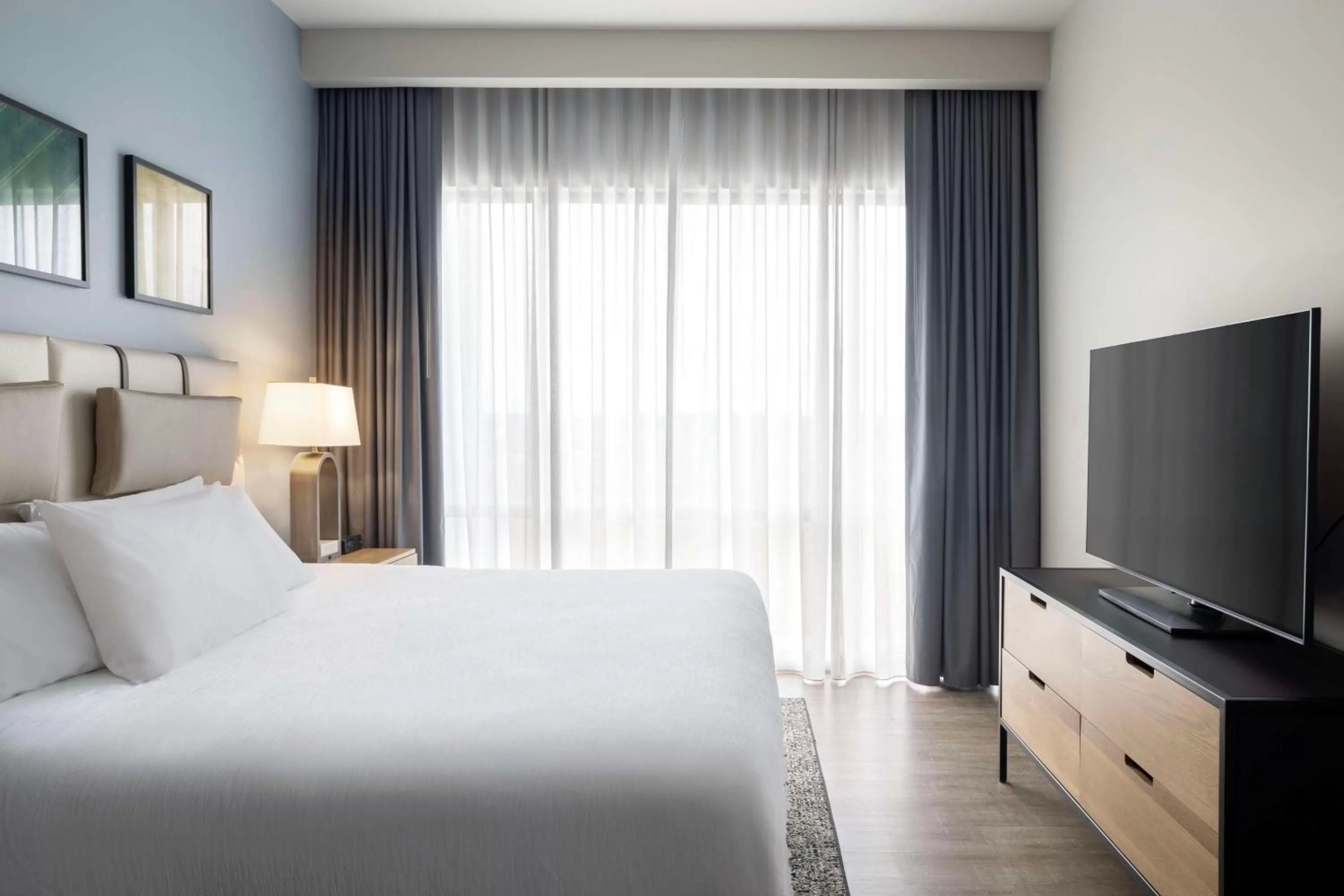 Corner King Suite in Embassy Suites By Hilton Bowling Green