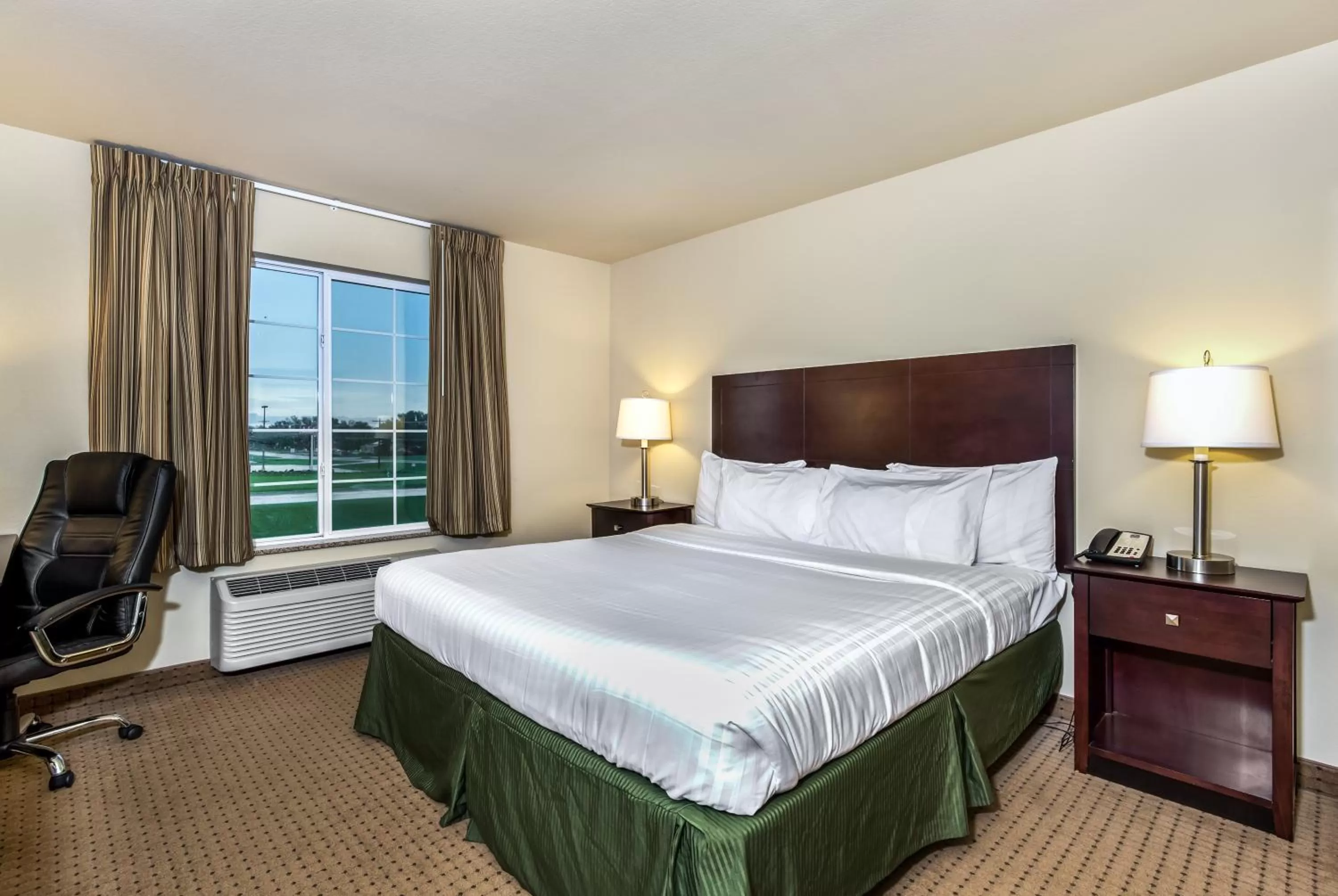 Deluxe King Room in Cobblestone Inn & Suites - Vinton, IA