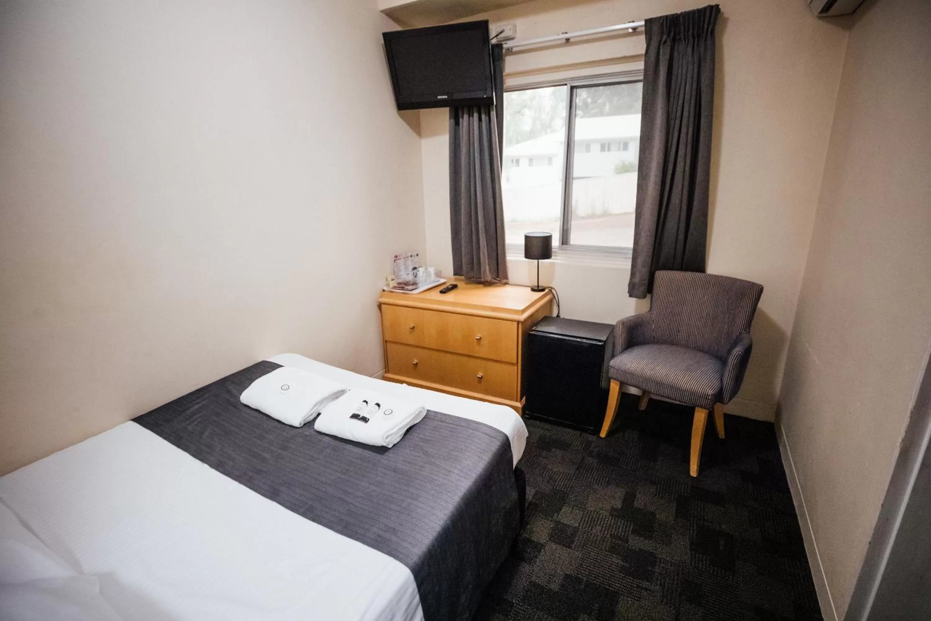 Double Room with Private Bathroom in Shortland Budget Accommodation