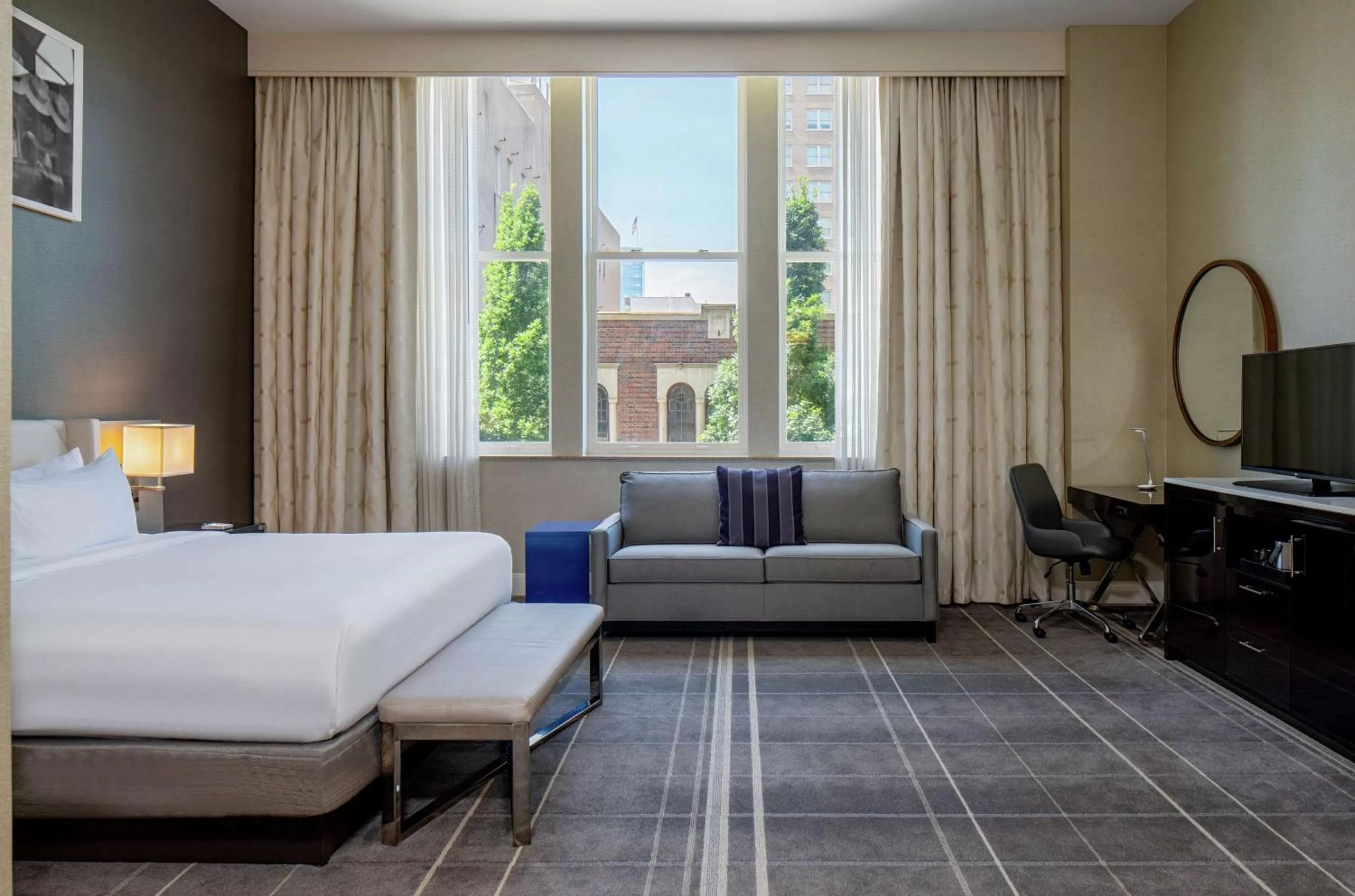 King Room - Hearing Access in Hilton Richmond Downtown