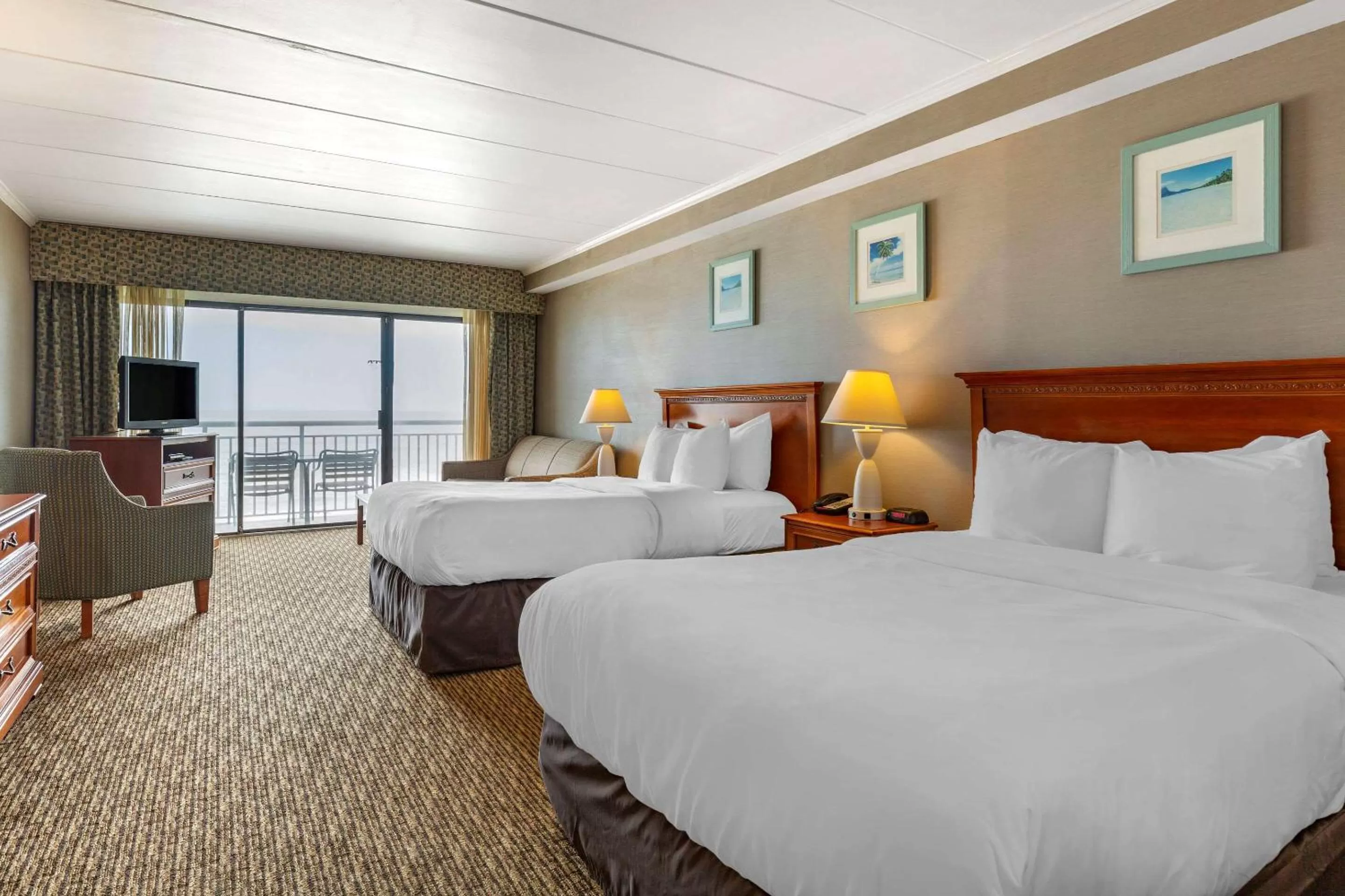 Efficiency, Oceanfront, Exterior Entrance, 2 Double Beds & Sofa Bed, Non Smoking in Quality Inn Boardwalk