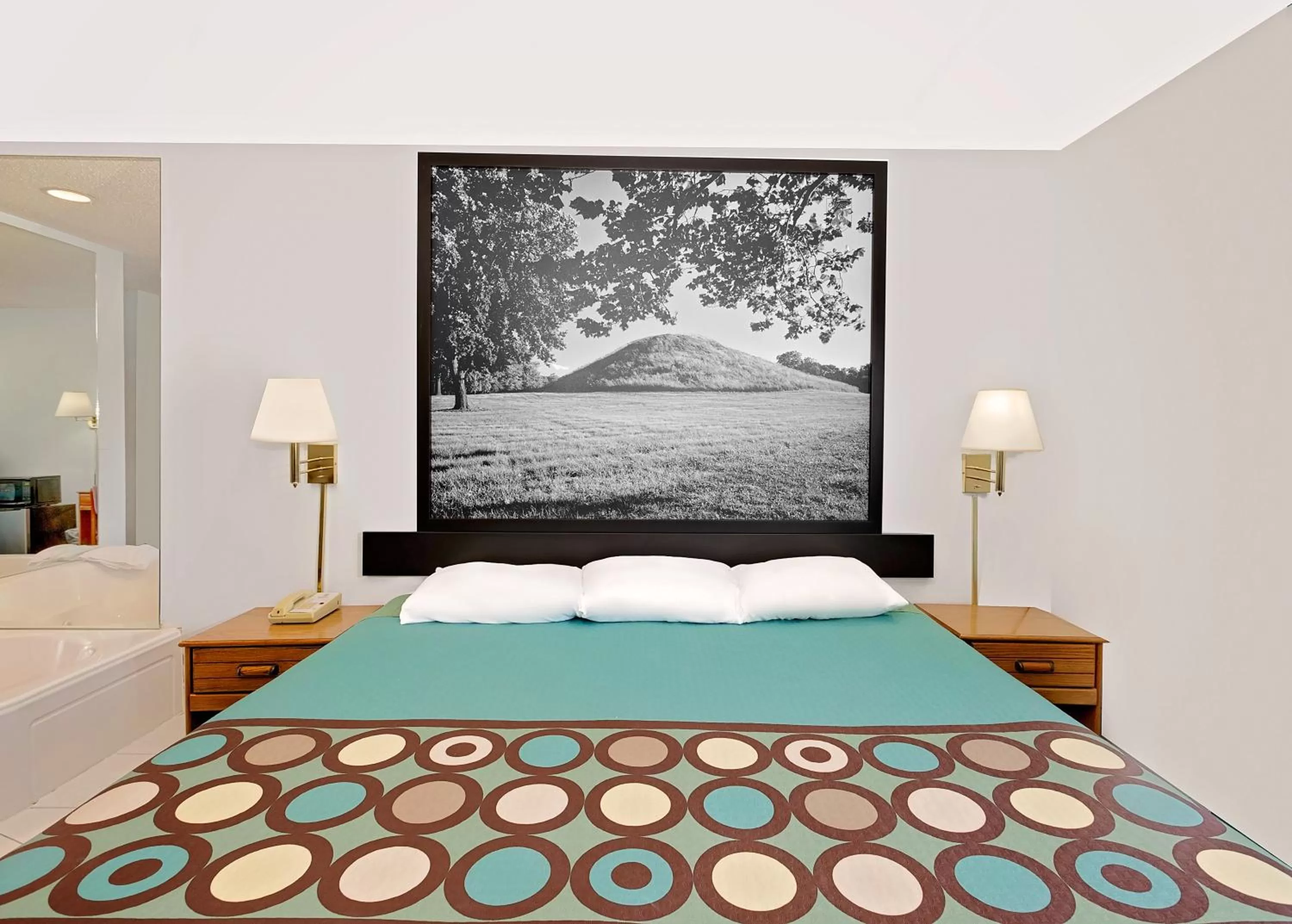 King Suite- Non-Smoking in Super 8 by Wyndham Macomb