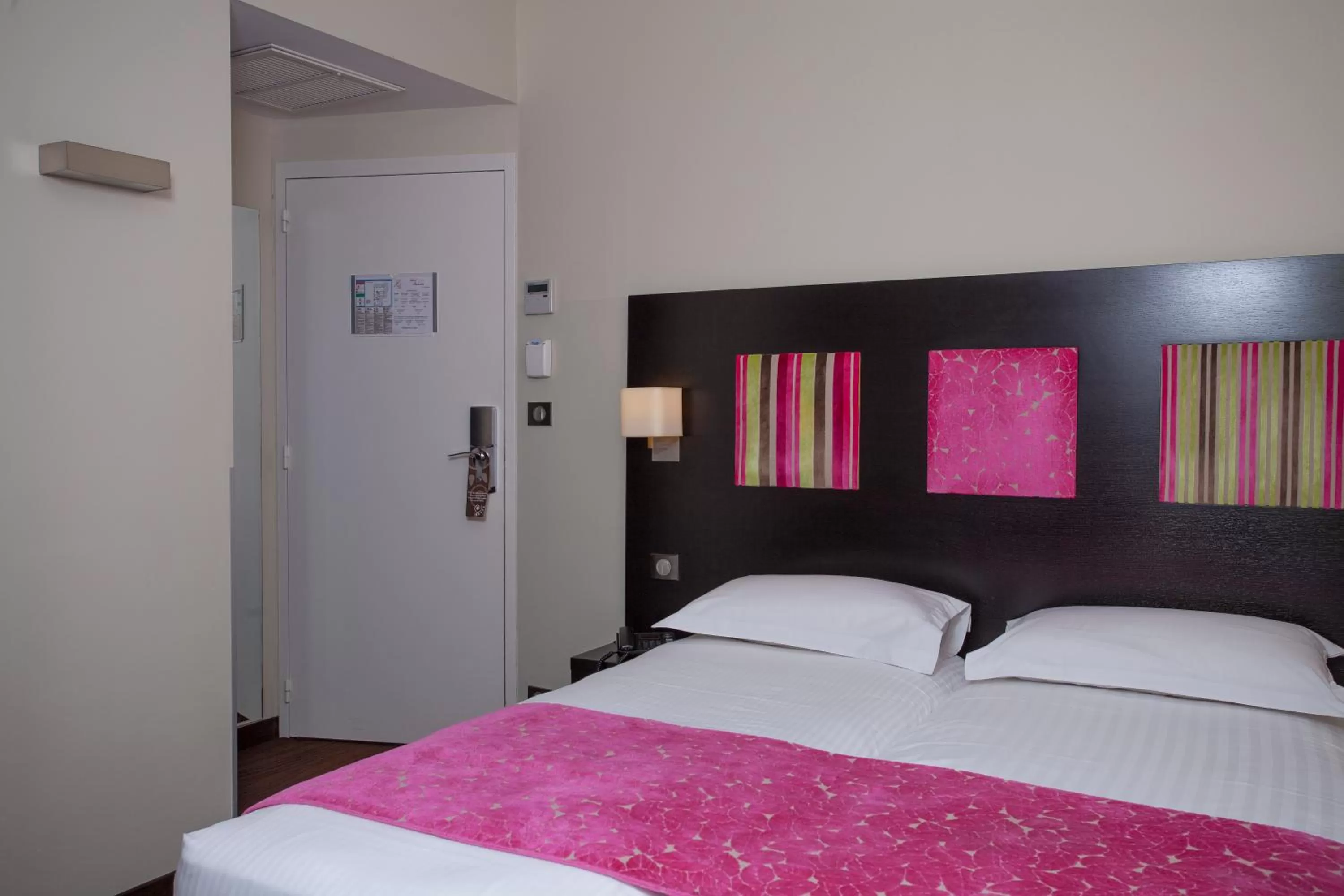 Superior Twin Room with Garden View - Second Floor in Hôtel Baptistin