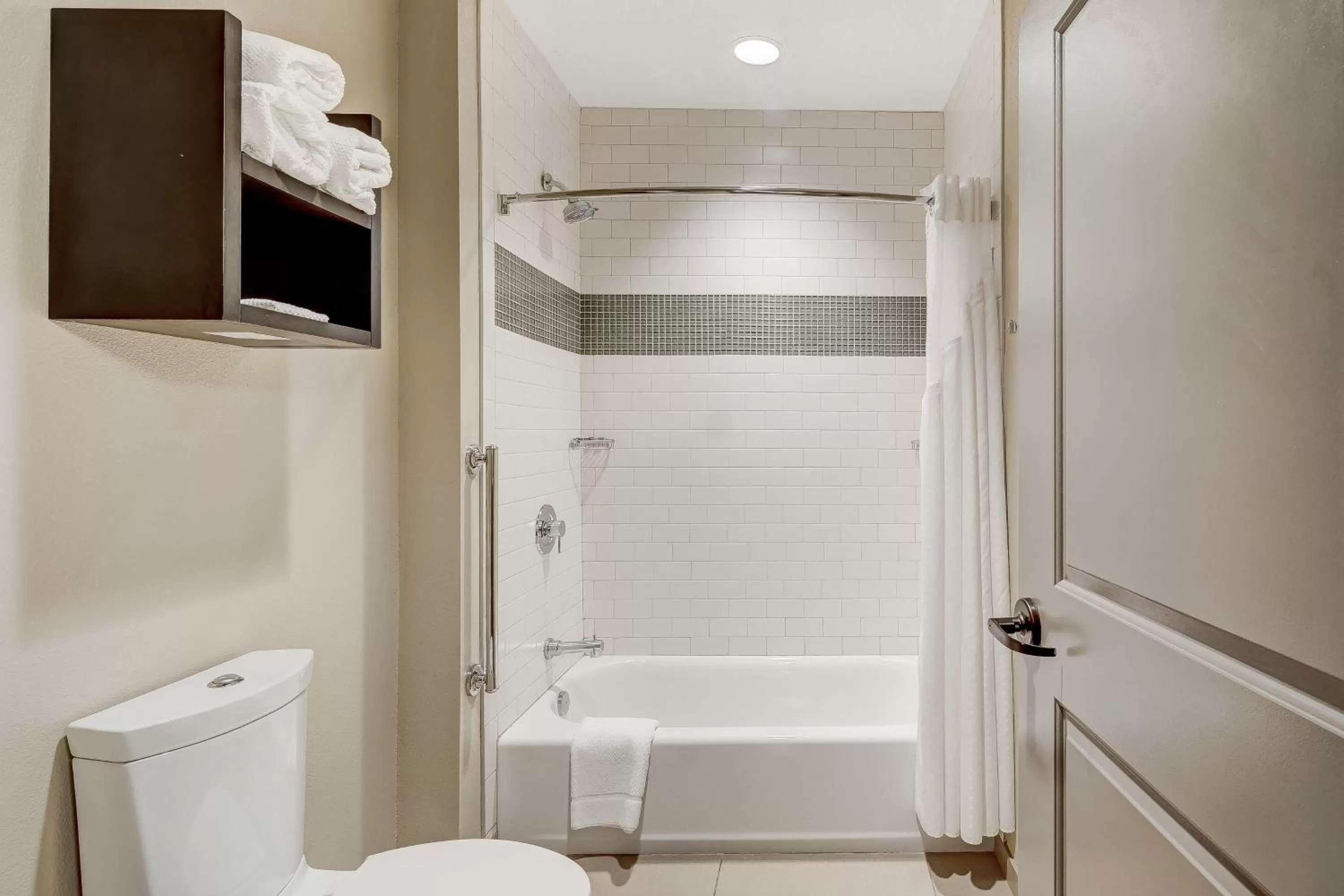 One-Bedroom King Suite with Sofa Bed in Staybridge Suites Baltimore - Inner Harbor by IHG