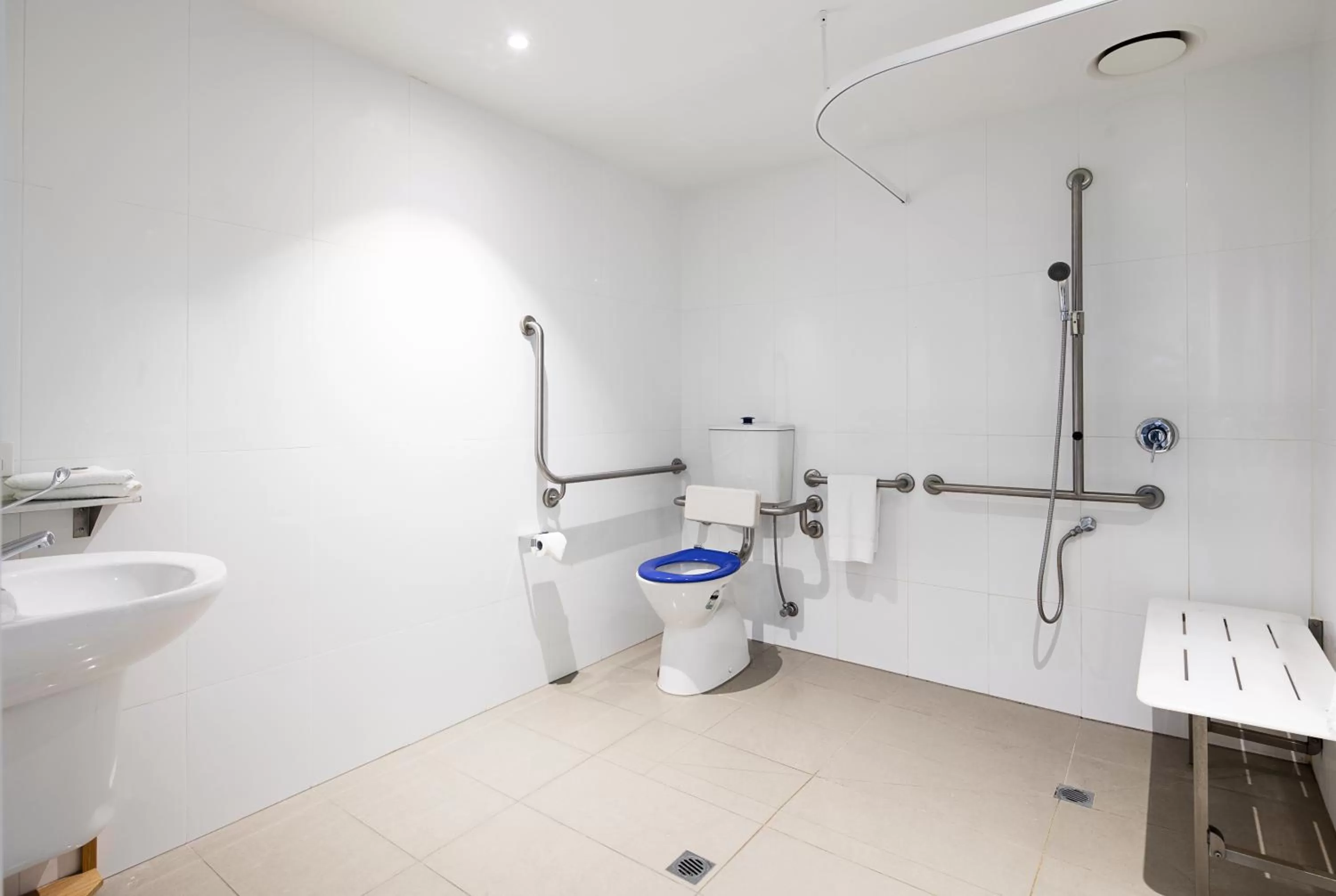 Accessible Two bedroom Apartment in RNR Serviced Apartments North Melbourne