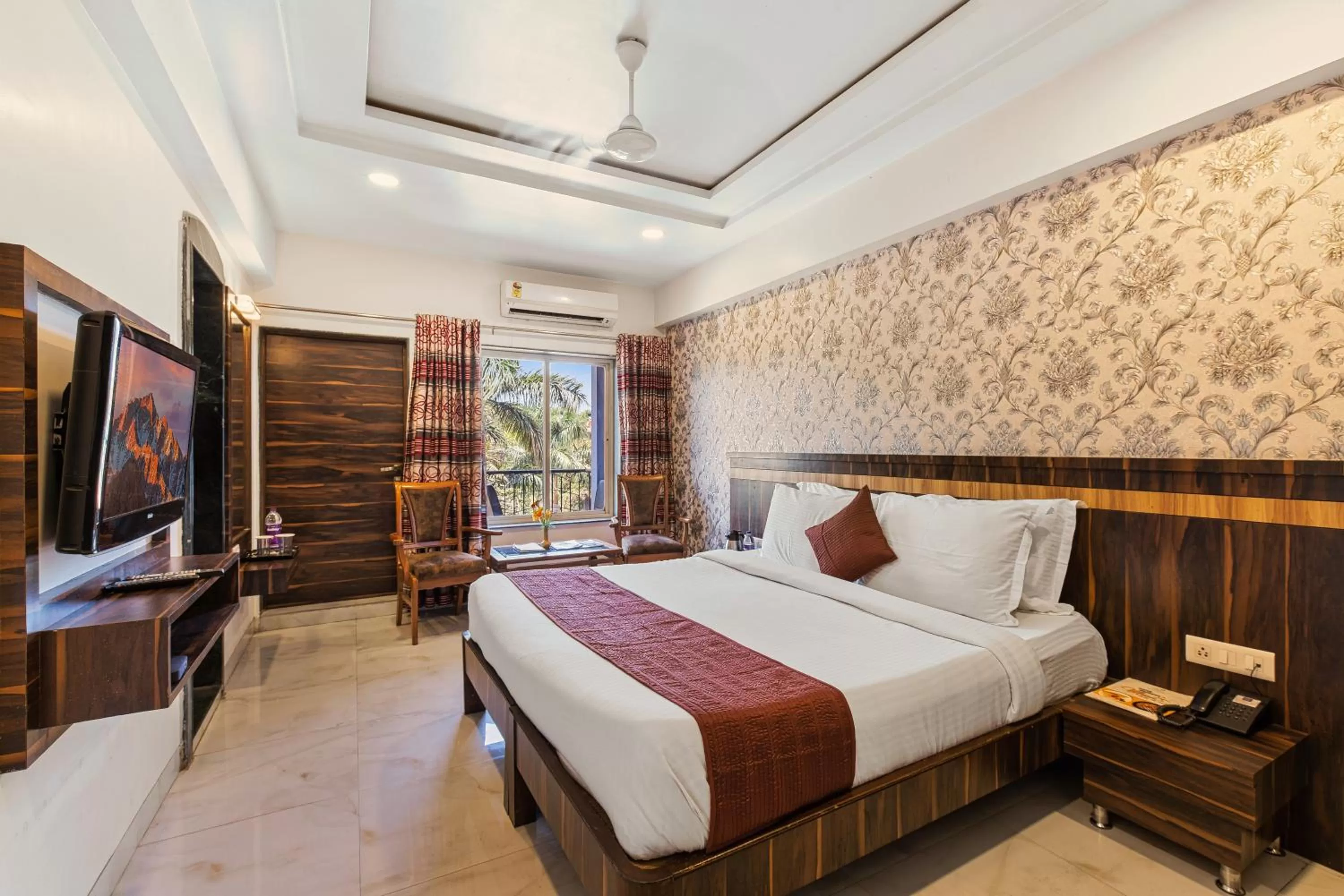 Royal Deluxe With Bathtub in Mayur Retreat & Spa