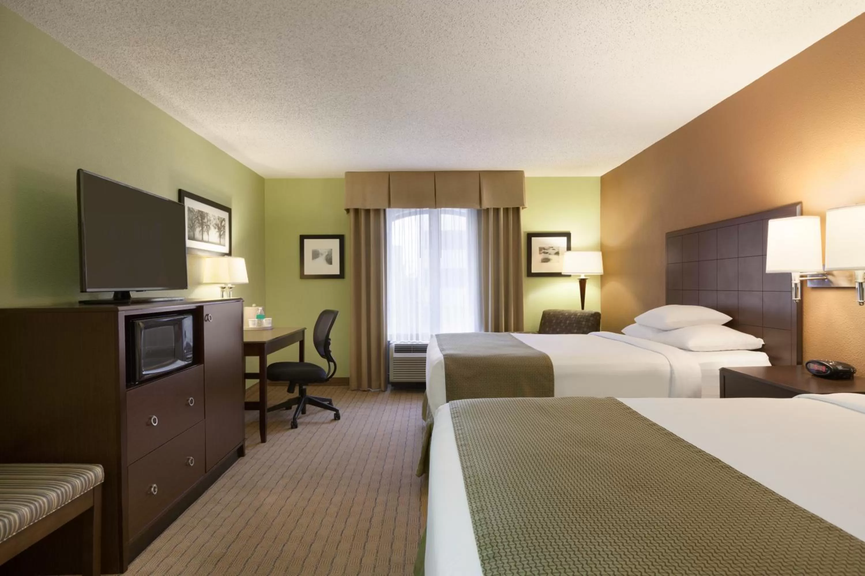 Room with Two Double Beds - Non-Smoking in Days Inn by Wyndham Baltimore Inner Harbor