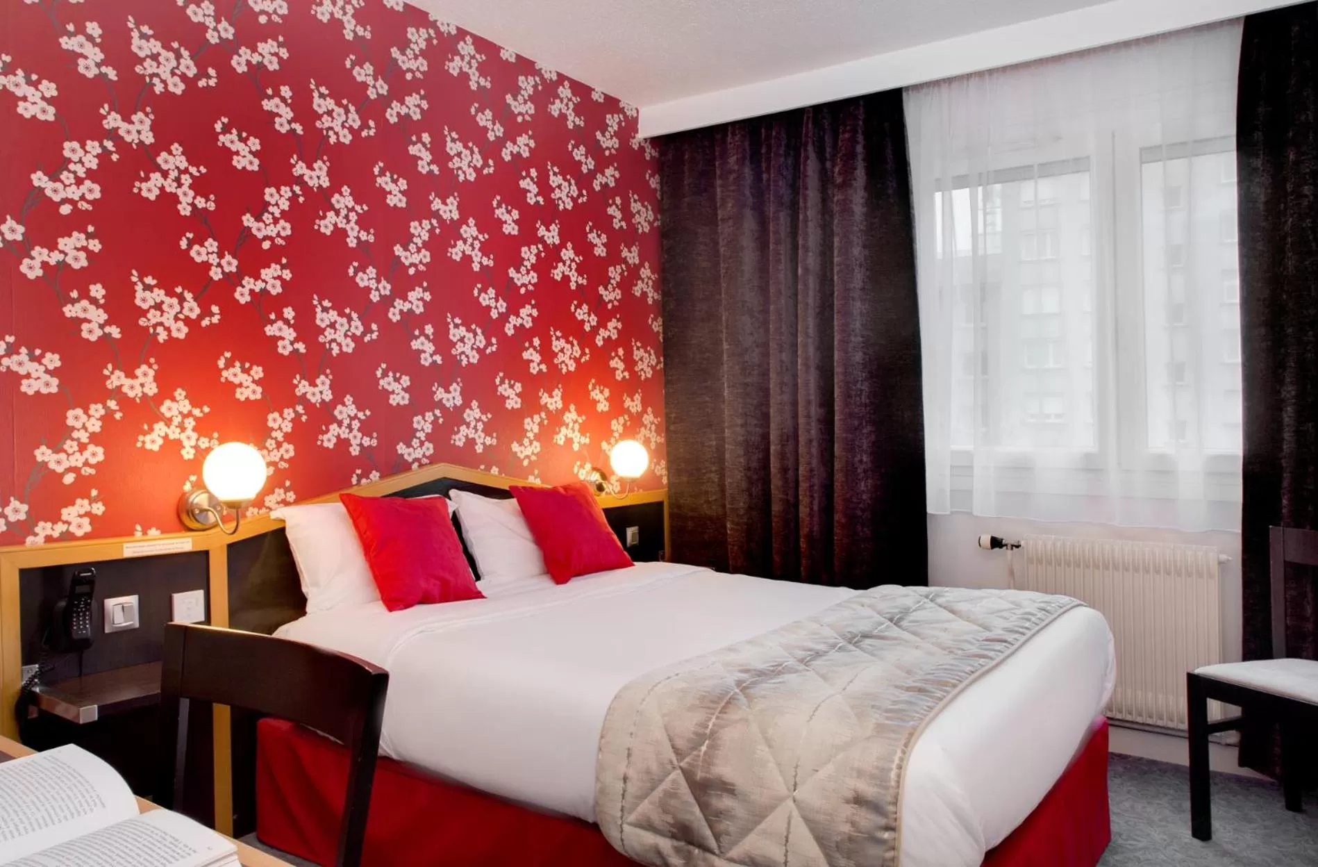 Comfort Double Room in Logis Hôtel du Midi - Saint Etienne Sud