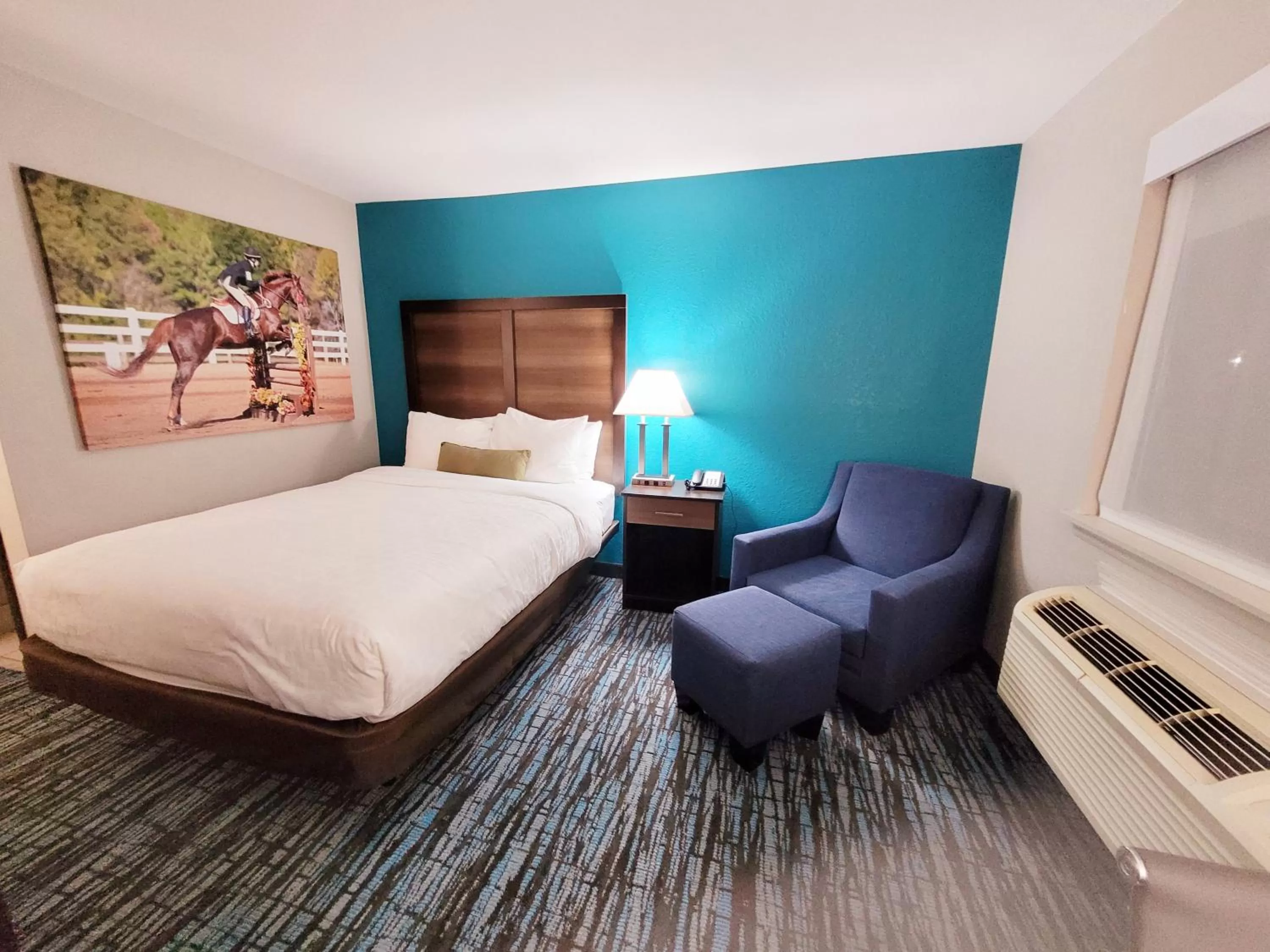 Standard Queen Room - Non Smoking in Clarion Pointe Harrodsburg-Danville