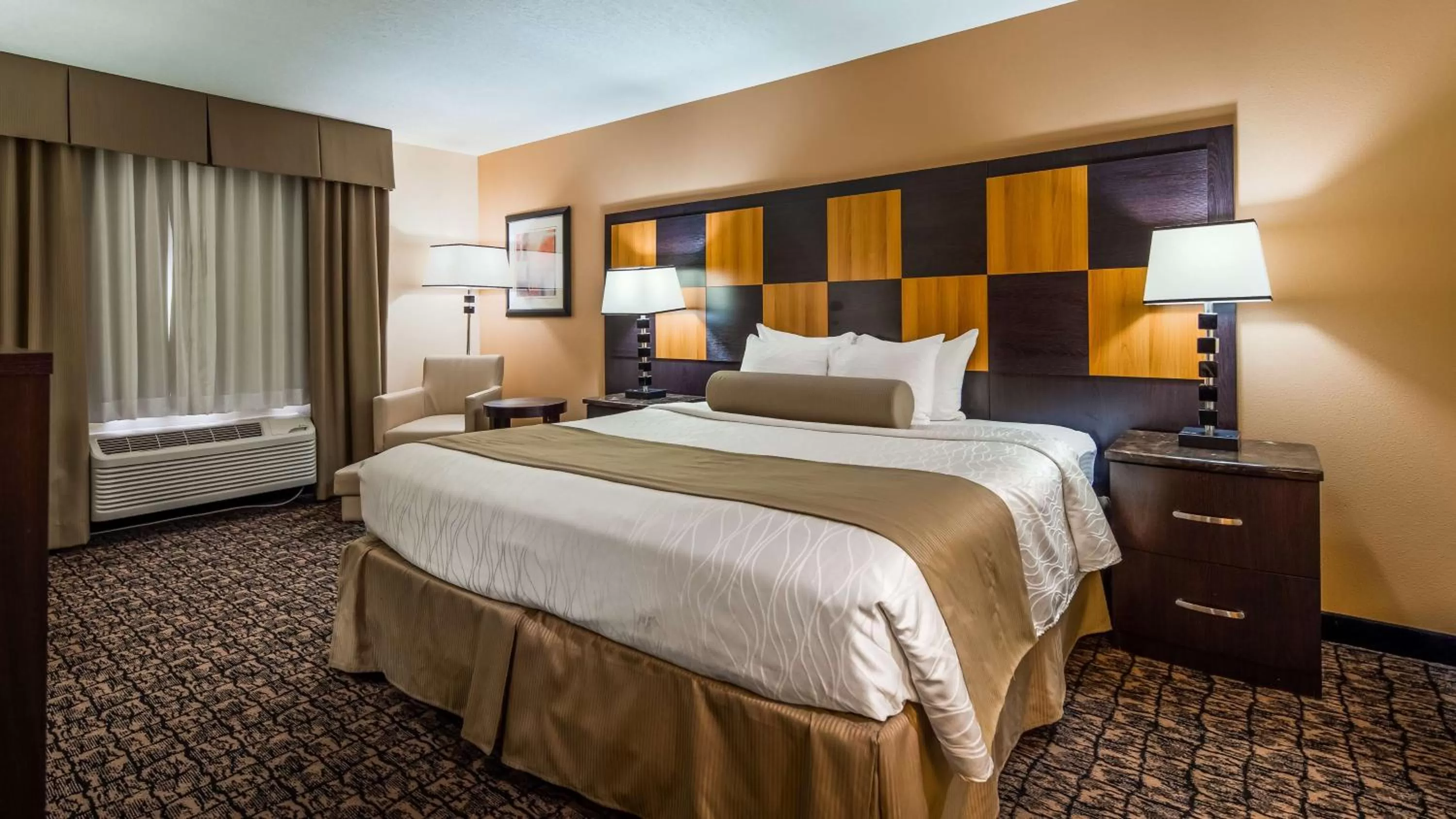 Large King Room - Non-smoking in Best Western Plus - Wendover Inn